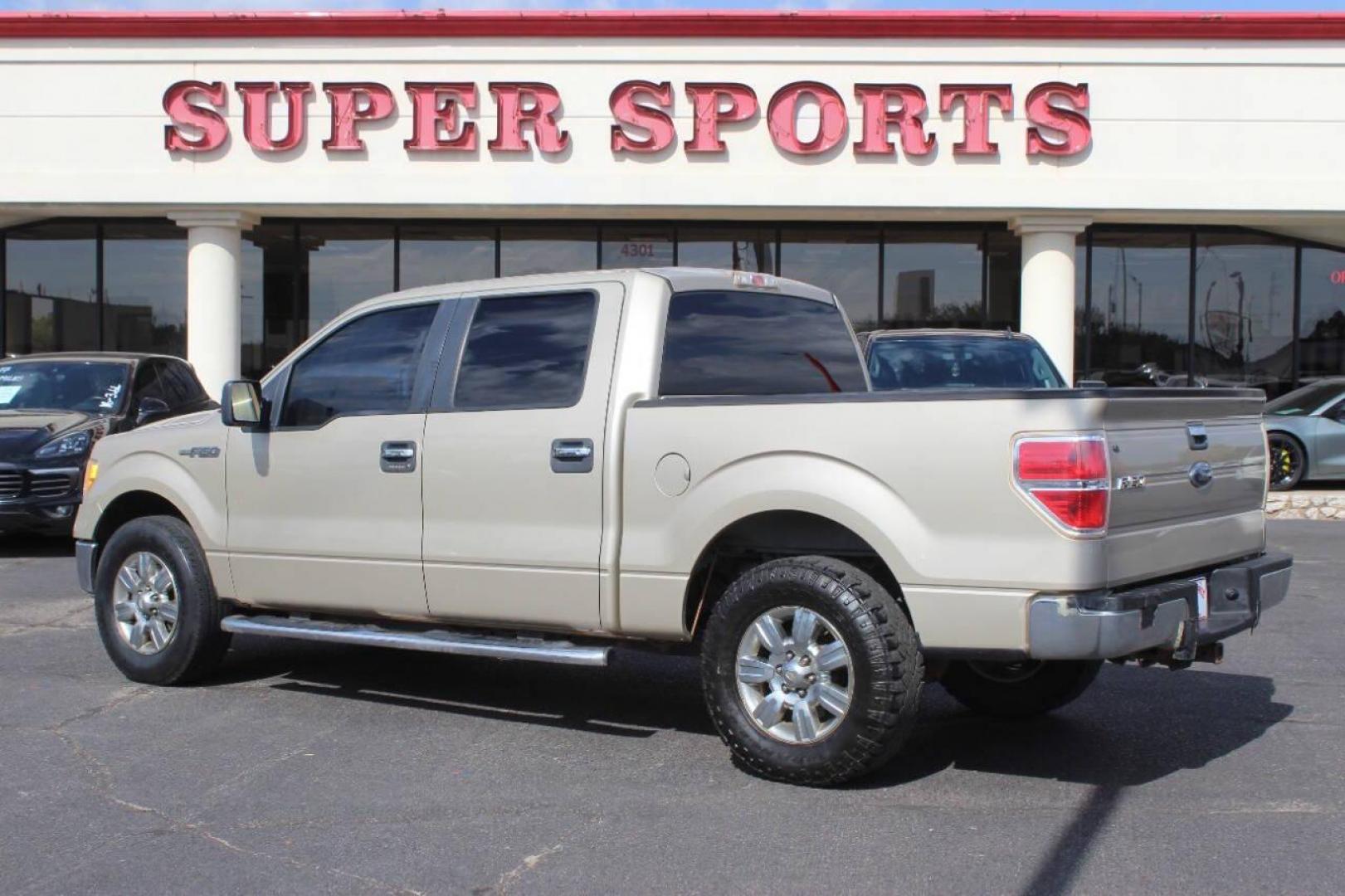 2010 Gold Ford F-150 Lariat SuperCrew 5.5-ft. Bed 2WD (1FTEW1C83AK) with an 4.6L V8 SOHC 24V engine, 4-Speed Automatic transmission, located at 4301 NW 39th , Oklahoma City, OK, 73112, (405) 949-5600, 35.512135, -97.598671 - Photo#4