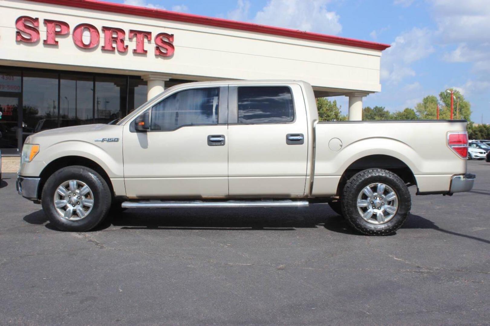 2010 Gold Ford F-150 Lariat SuperCrew 5.5-ft. Bed 2WD (1FTEW1C83AK) with an 4.6L V8 SOHC 24V engine, 4-Speed Automatic transmission, located at 4301 NW 39th , Oklahoma City, OK, 73112, (405) 949-5600, 35.512135, -97.598671 - Photo#5