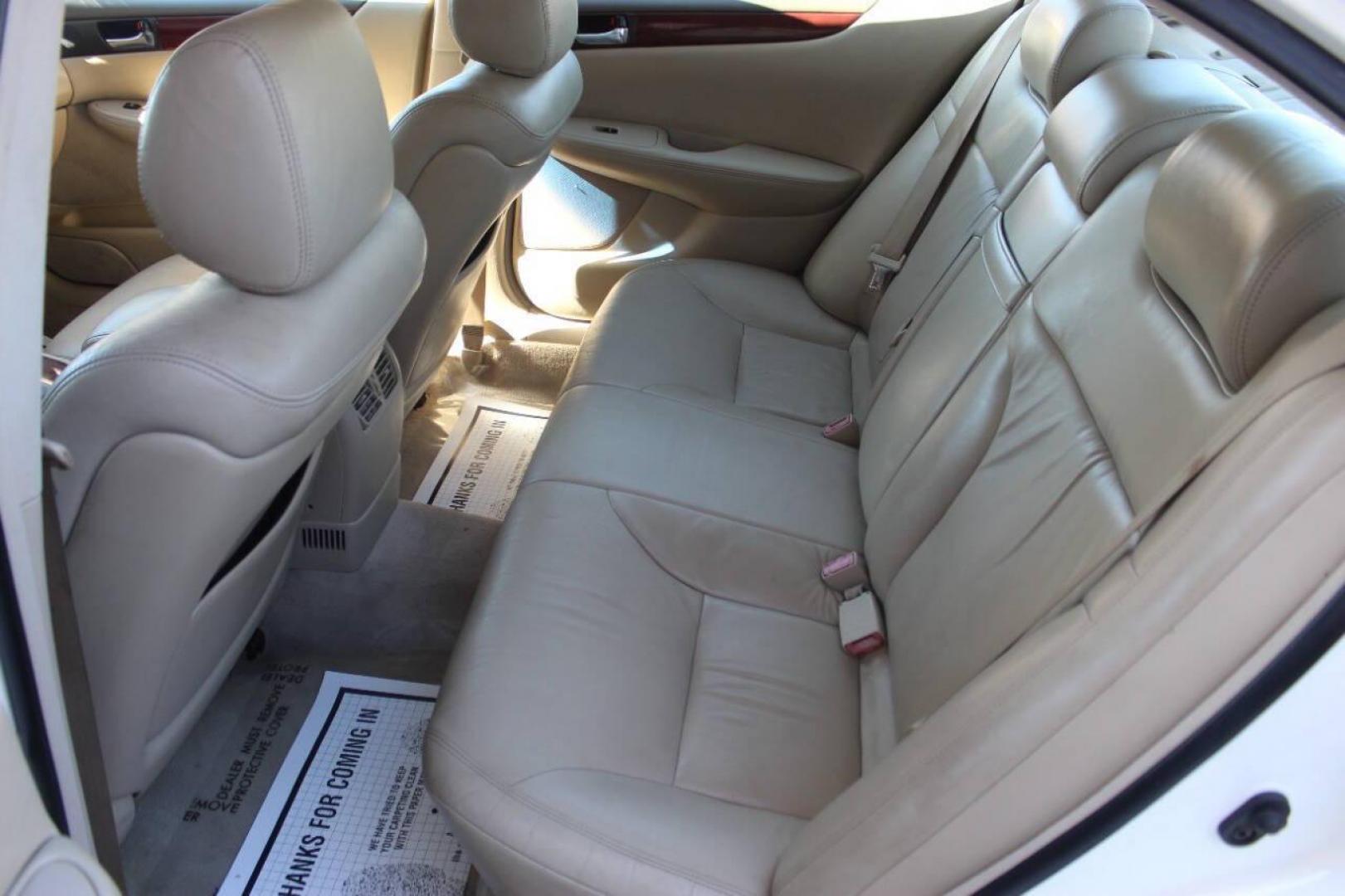 2003 White Lexus ES 300 Sedan (JTHBF30G735) with an 3.0L V6 DOHC 24V engine, 5-Speed Automatic Overdrive transmission, located at 4301 NW 39th , Oklahoma City, OK, 73112, (405) 949-5600, 35.512135, -97.598671 - Photo#13