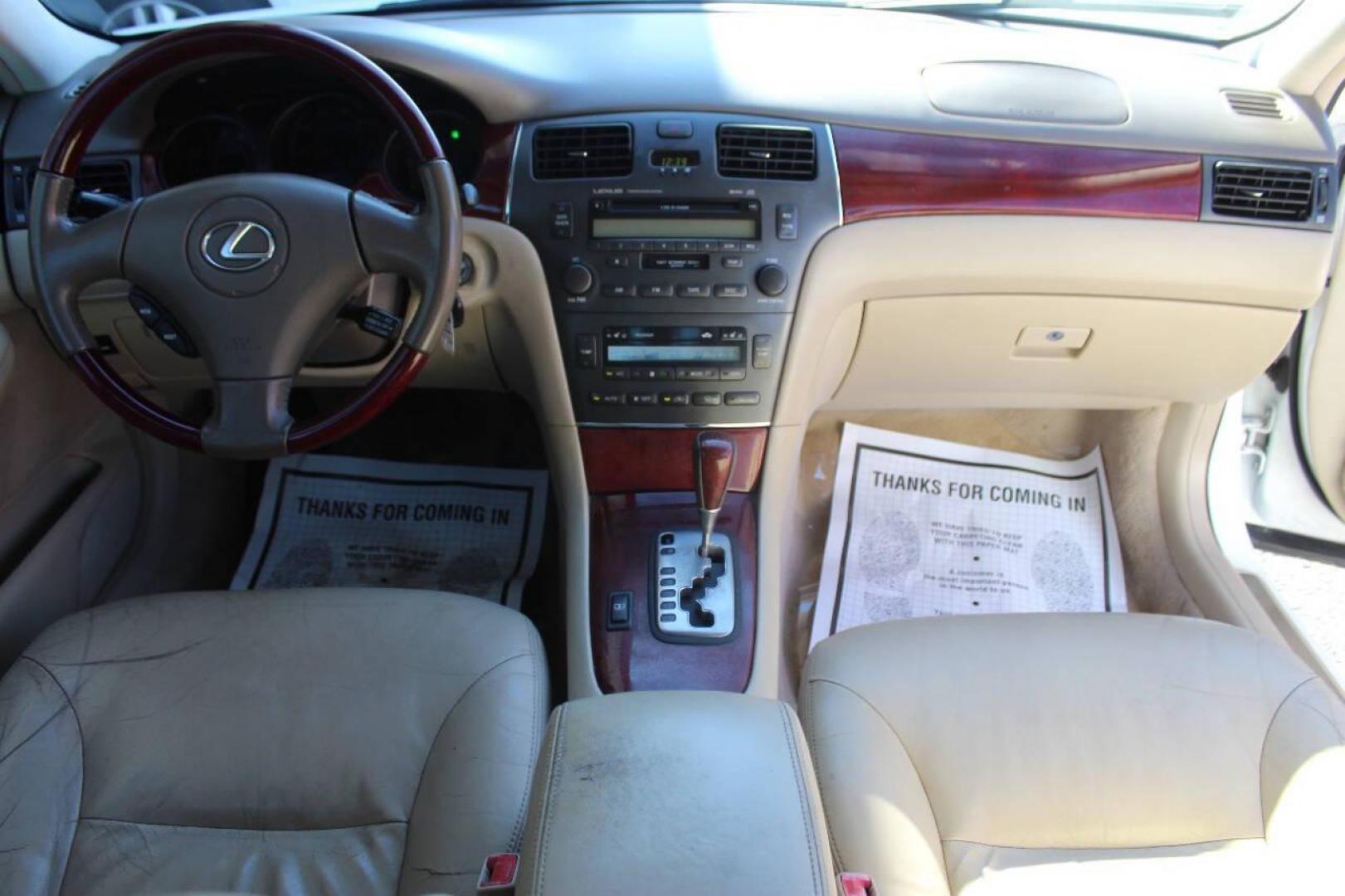 2003 White Lexus ES 300 Sedan (JTHBF30G735) with an 3.0L V6 DOHC 24V engine, 5-Speed Automatic Overdrive transmission, located at 4301 NW 39th , Oklahoma City, OK, 73112, (405) 949-5600, 35.512135, -97.598671 - Photo#17