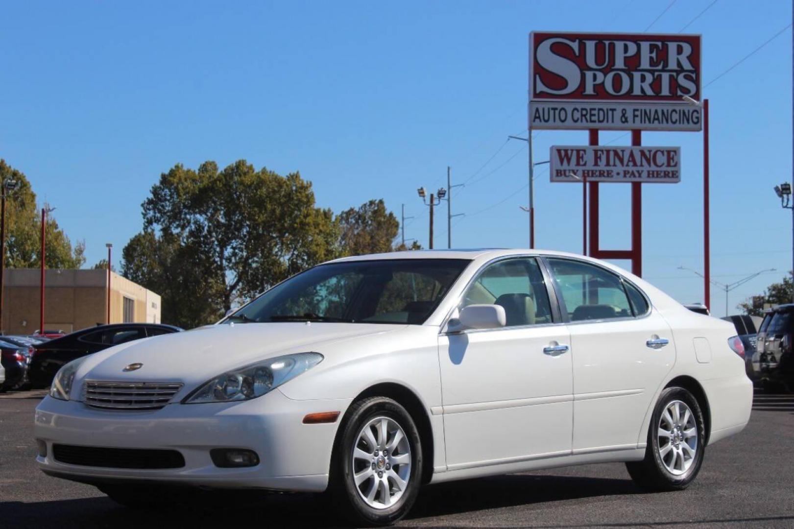 2003 White Lexus ES 300 Sedan (JTHBF30G735) with an 3.0L V6 DOHC 24V engine, 5-Speed Automatic Overdrive transmission, located at 4301 NW 39th , Oklahoma City, OK, 73112, (405) 949-5600, 35.512135, -97.598671 - Photo#6