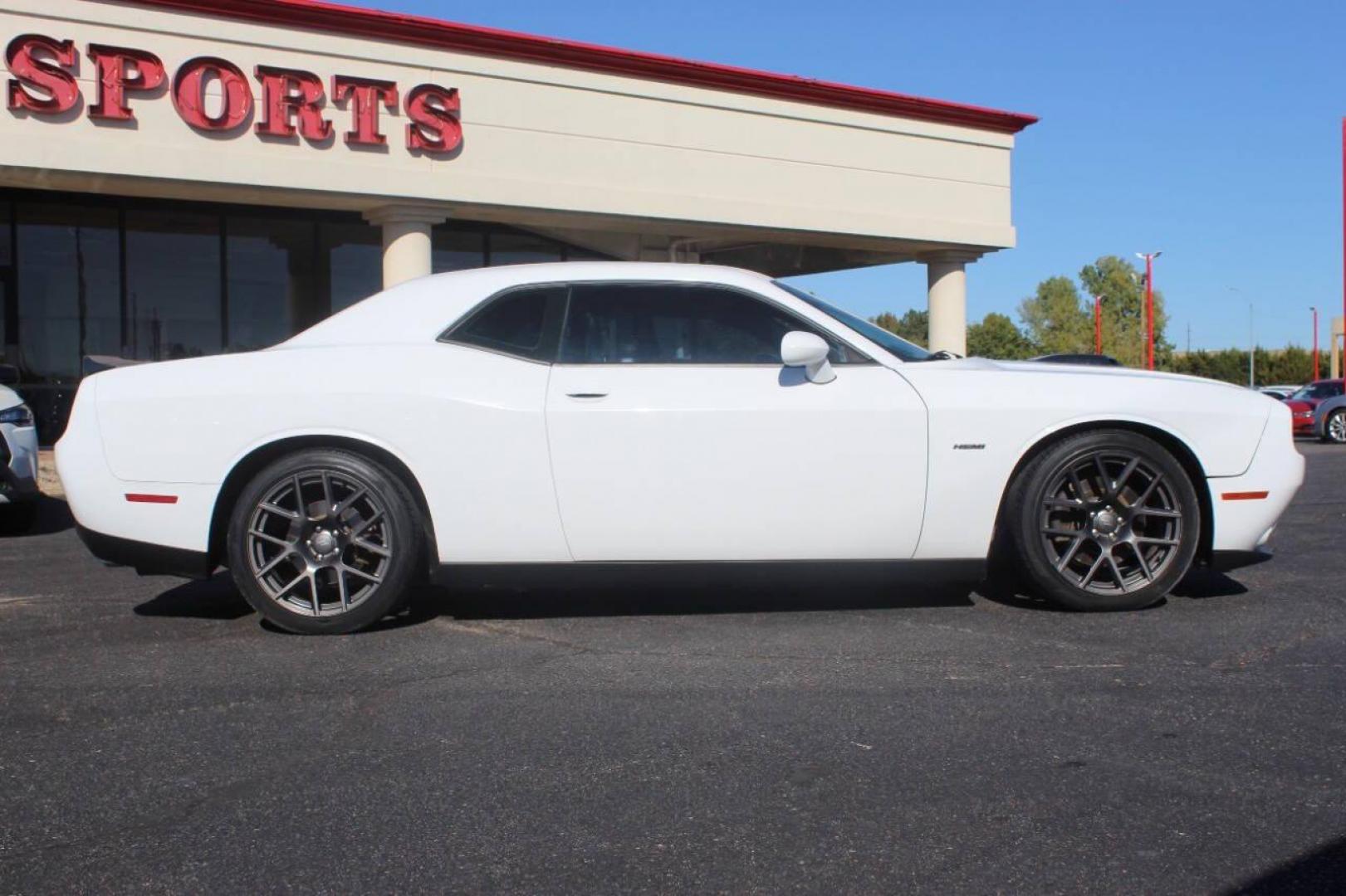 2018 White Dodge Challenger R/T Plus (2C3CDZBT2JH) with an 5.7L V8 OHV 16V engine, 6A transmission, located at 4301 NW 39th , Oklahoma City, OK, 73112, (405) 949-5600, 35.512135, -97.598671 - NO DRIVERS LICENCE NO-FULL COVERAGE INSURANCE-NO CREDIT CHECK. COME ON OVER TO SUPERSPORTS AND TAKE A LOOK AND TEST DRIVE. PLEASE GIVE US A CALL AT (405) 949-5600. NO LICENSIA DE MANEJAR- NO SEGURO DE COBERTURA TOTAL- NO VERIFICACCION DE CREDITO. POR FAVOR VENGAN A SUPERSPORTS, ECHE UN - Photo#2