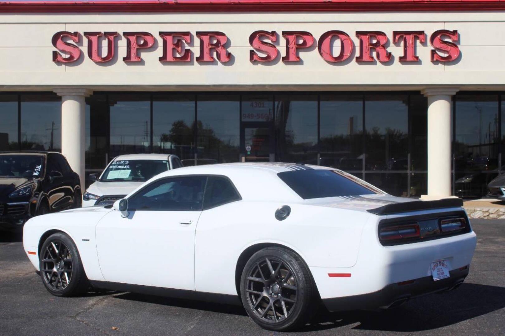 2018 White Dodge Challenger R/T Plus (2C3CDZBT2JH) with an 5.7L V8 OHV 16V engine, 6A transmission, located at 4301 NW 39th , Oklahoma City, OK, 73112, (405) 949-5600, 35.512135, -97.598671 - NO DRIVERS LICENCE NO-FULL COVERAGE INSURANCE-NO CREDIT CHECK. COME ON OVER TO SUPERSPORTS AND TAKE A LOOK AND TEST DRIVE. PLEASE GIVE US A CALL AT (405) 949-5600. NO LICENSIA DE MANEJAR- NO SEGURO DE COBERTURA TOTAL- NO VERIFICACCION DE CREDITO. POR FAVOR VENGAN A SUPERSPORTS, ECHE UN - Photo#4