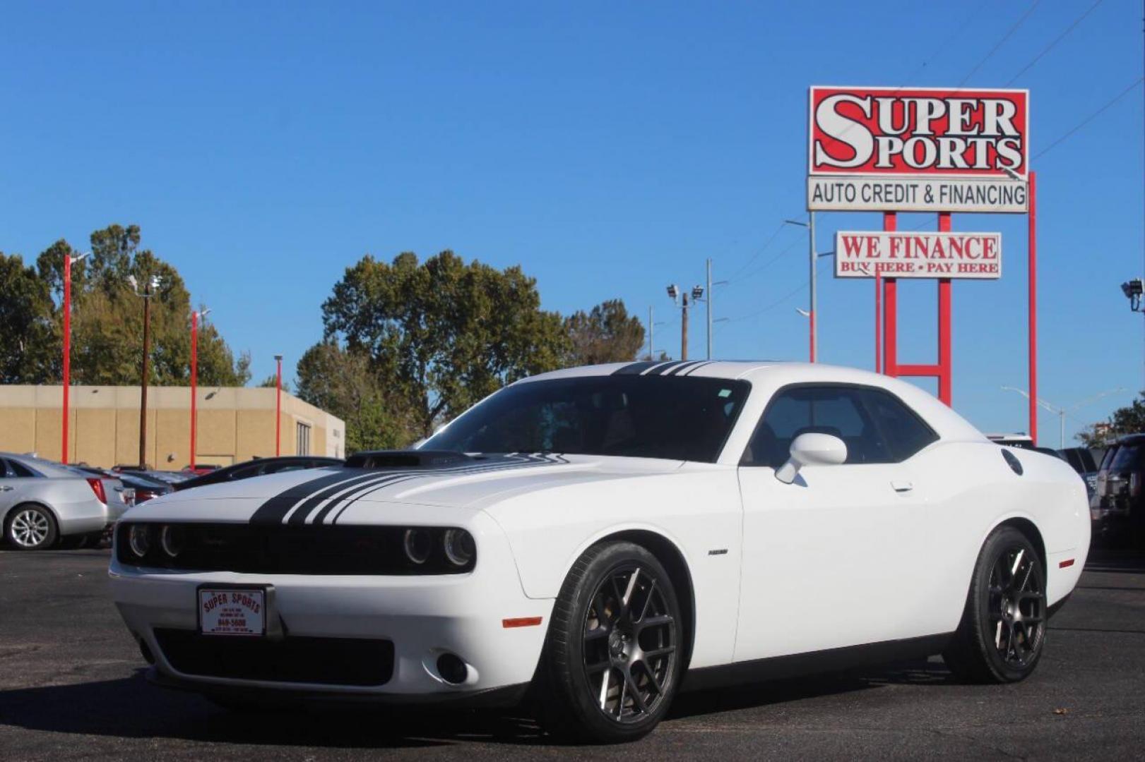 2018 White Dodge Challenger R/T Plus (2C3CDZBT2JH) with an 5.7L V8 OHV 16V engine, 6A transmission, located at 4301 NW 39th , Oklahoma City, OK, 73112, (405) 949-5600, 35.512135, -97.598671 - NO DRIVERS LICENCE NO-FULL COVERAGE INSURANCE-NO CREDIT CHECK. COME ON OVER TO SUPERSPORTS AND TAKE A LOOK AND TEST DRIVE. PLEASE GIVE US A CALL AT (405) 949-5600. NO LICENSIA DE MANEJAR- NO SEGURO DE COBERTURA TOTAL- NO VERIFICACCION DE CREDITO. POR FAVOR VENGAN A SUPERSPORTS, ECHE UN - Photo#6