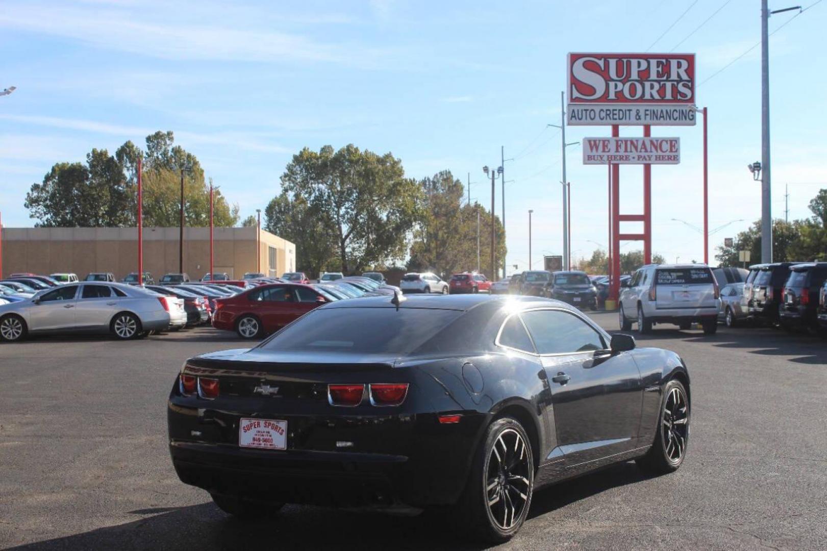 2013 Black Chevrolet Camaro LS Coupe (2G1FA1E31D9) with an 3.6L V6 DOHC 24V FFV engine, 6-Speed Automatic transmission, located at 4301 NW 39th , Oklahoma City, OK, 73112, (405) 949-5600, 35.512135, -97.598671 - NO DRIVERS LICENCE NO-FULL COVERAGE INSURANCE-NO CREDIT CHECK. COME ON OVER TO SUPERSPORTS AND TAKE A LOOK AND TEST DRIVE. PLEASE GIVE US A CALL AT (405) 949-5600. NO LICENSIA DE MANEJAR- NO SEGURO DE COBERTURA TOTAL- NO VERIFICACCION DE CREDITO. POR FAVOR VENGAN A SUPERSPORTS, ECHE UN - Photo#3