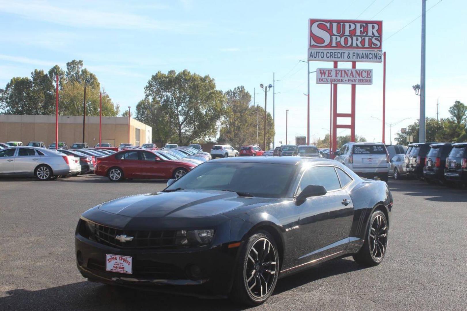 2013 Black Chevrolet Camaro LS Coupe (2G1FA1E31D9) with an 3.6L V6 DOHC 24V FFV engine, 6-Speed Automatic transmission, located at 4301 NW 39th , Oklahoma City, OK, 73112, (405) 949-5600, 35.512135, -97.598671 - NO DRIVERS LICENCE NO-FULL COVERAGE INSURANCE-NO CREDIT CHECK. COME ON OVER TO SUPERSPORTS AND TAKE A LOOK AND TEST DRIVE. PLEASE GIVE US A CALL AT (405) 949-5600. NO LICENSIA DE MANEJAR- NO SEGURO DE COBERTURA TOTAL- NO VERIFICACCION DE CREDITO. POR FAVOR VENGAN A SUPERSPORTS, ECHE UN - Photo#6