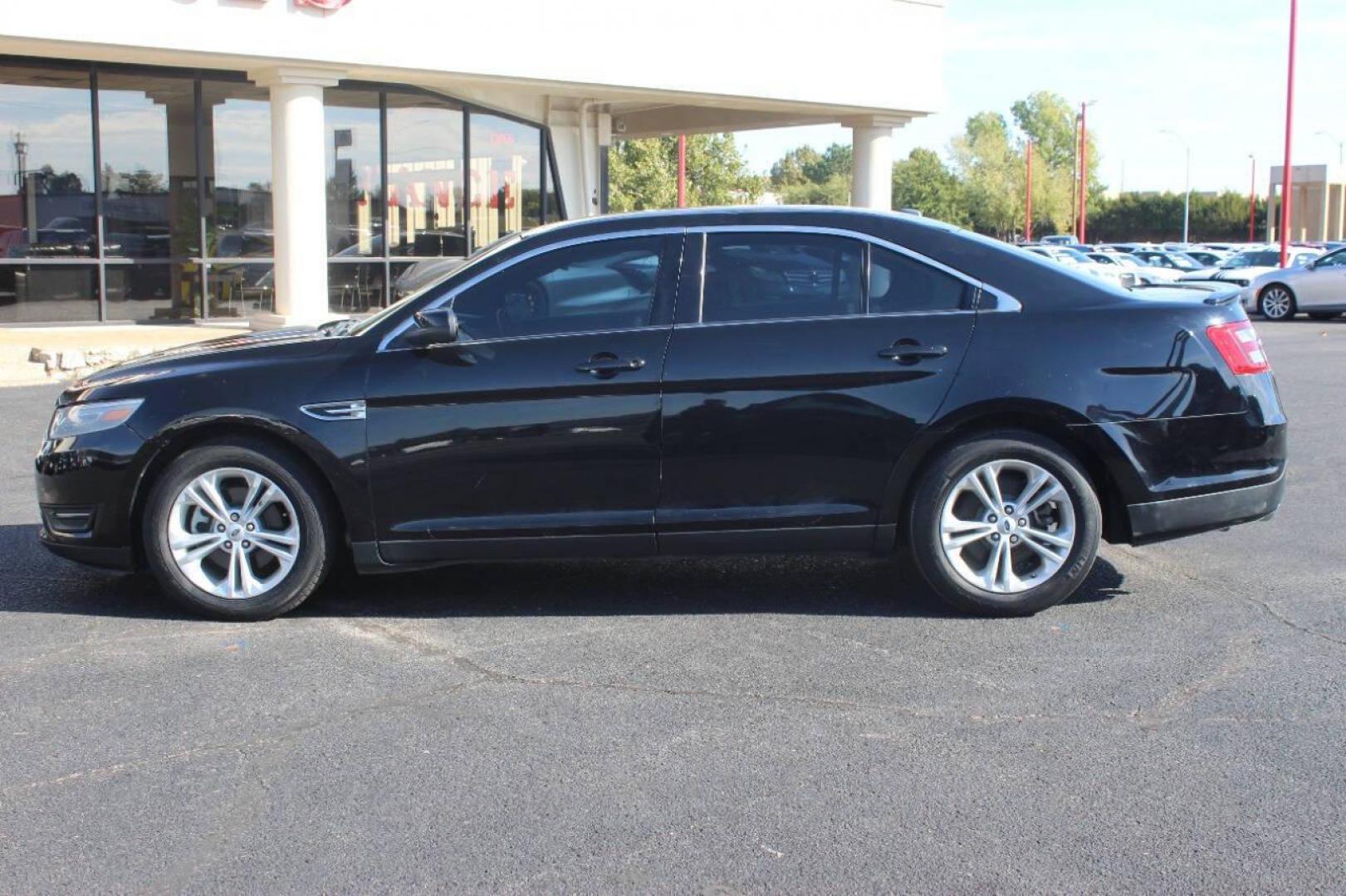 2017 Black Ford Taurus SEL FWD (1FAHP2E8XHG) with an 3.5L V6 DOHC 24V engine, 6A transmission, located at 4301 NW 39th , Oklahoma City, OK, 73112, (405) 949-5600, 35.512135, -97.598671 - NO DRIVERS LICENCE NO-FULL COVERAGE INSURANCE-NO CREDIT CHECK. COME ON OVER TO SUPERSPORTS AND TAKE A LOOK AND TEST DRIVE. PLEASE GIVE US A CALL AT (405) 949-5600. NO LICENSIA DE MANEJAR- NO SEGURO DE COBERTURA TOTAL- NO VERIFICACCION DE CREDITO. POR FAVOR VENGAN A SUPERSPORTS, ECHE UN - Photo#5