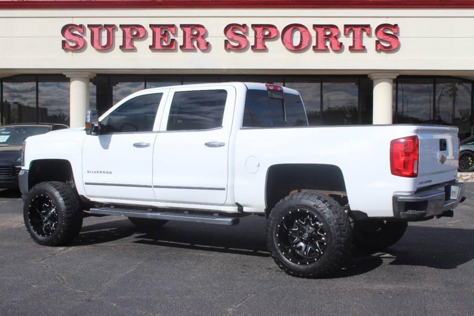 2018 White Chevrolet Silverado 1500 LTZ Crew Cab 4WD (3GCUKSEC9JG) with an 5.3L V8 OHV 16V engine, 6A transmission, located at 4301 NW 39th , Oklahoma City, OK, 73112, (405) 949-5600, 35.512135, -97.598671 - NO DRIVERS LICENCE NO-FULL COVERAGE INSURANCE-NO CREDIT CHECK. COME ON OVER TO SUPERSPORTS AND TAKE A LOOK AND TEST DRIVE. PLEASE GIVE US A CALL AT (405) 949-5600. NO LICENSIA DE MANEJAR- NO SEGURO DE COBERTURA TOTAL- NO VERIFICACCION DE CREDITO. POR FAVOR VENGAN A SUPERSPORTS, ECHE UN - Photo#4