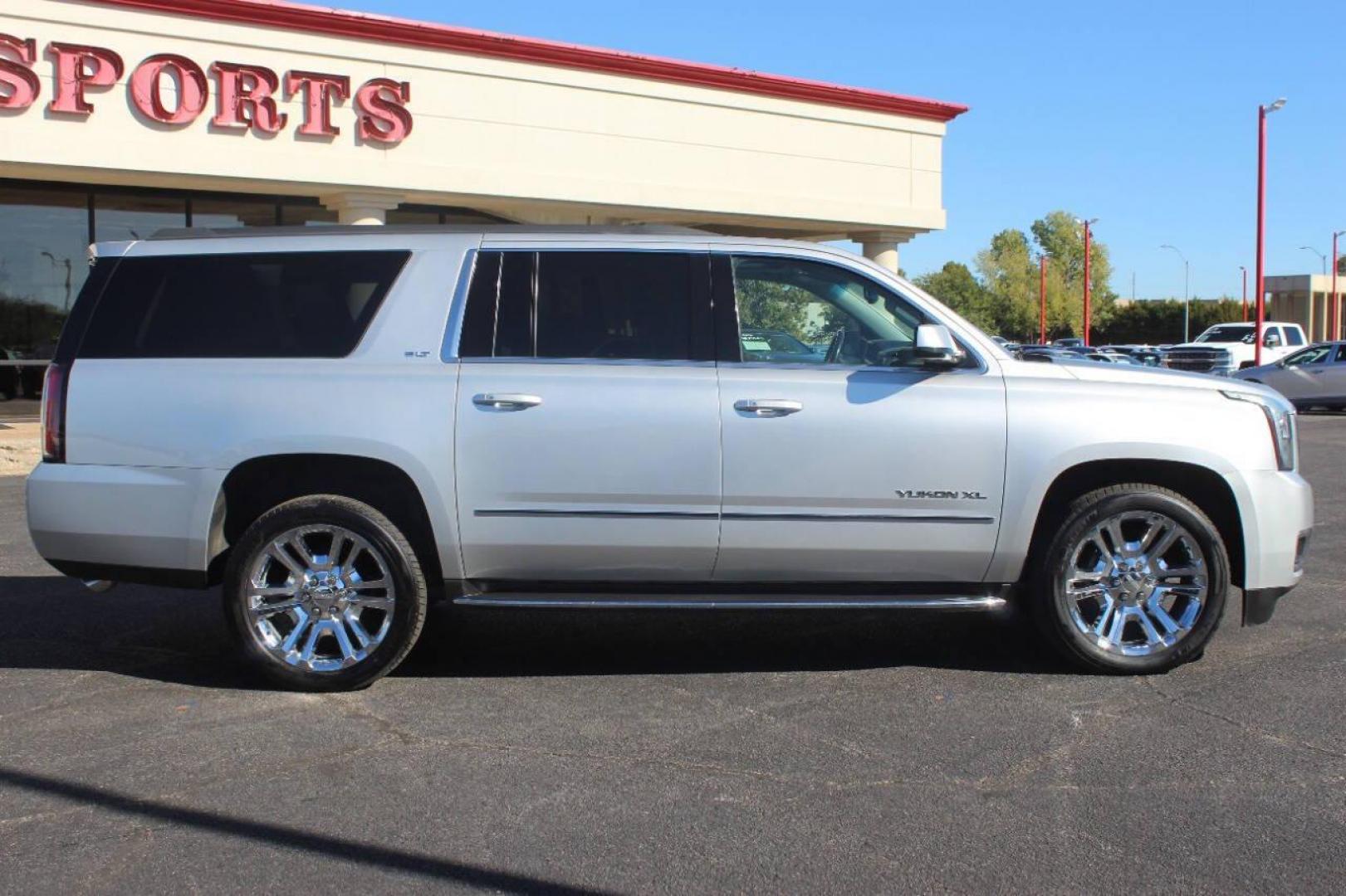 2018 Silver GMC Yukon XL SLT 4WD (1GKS2GKC7JR) with an 5.3L V8 OHV 16V engine, 6A transmission, located at 4301 NW 39th , Oklahoma City, OK, 73112, (405) 949-5600, 35.512135, -97.598671 - NO DRIVERS LICENCE NO-FULL COVERAGE INSURANCE-NO CREDIT CHECK. COME ON OVER TO SUPERSPORTS AND TAKE A LOOK AND TEST DRIVE. PLEASE GIVE US A CALL AT (405) 949-5600. NO LICENSIA DE MANEJAR- NO SEGURO DE COBERTURA TOTAL- NO VERIFICACCION DE CREDITO. POR FAVOR VENGAN A SUPERSPORTS, ECHE UN - Photo#2