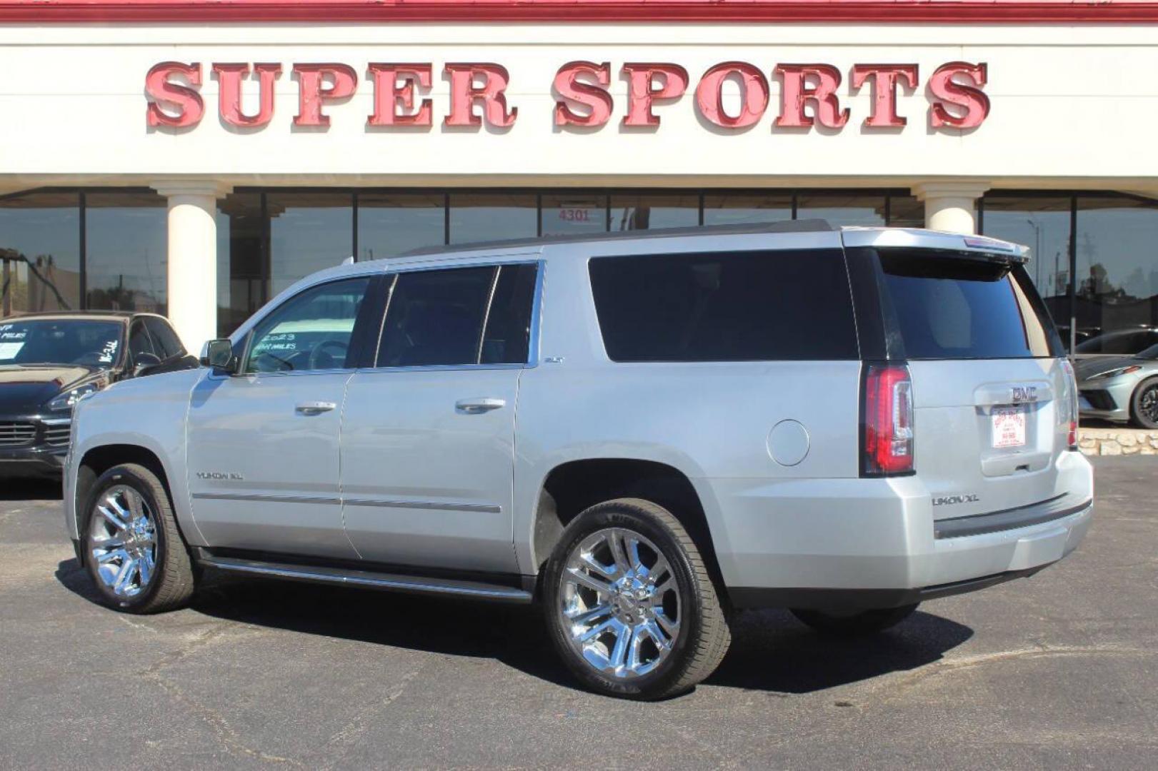 2018 Silver GMC Yukon XL SLT 4WD (1GKS2GKC7JR) with an 5.3L V8 OHV 16V engine, 6A transmission, located at 4301 NW 39th , Oklahoma City, OK, 73112, (405) 949-5600, 35.512135, -97.598671 - NO DRIVERS LICENCE NO-FULL COVERAGE INSURANCE-NO CREDIT CHECK. COME ON OVER TO SUPERSPORTS AND TAKE A LOOK AND TEST DRIVE. PLEASE GIVE US A CALL AT (405) 949-5600. NO LICENSIA DE MANEJAR- NO SEGURO DE COBERTURA TOTAL- NO VERIFICACCION DE CREDITO. POR FAVOR VENGAN A SUPERSPORTS, ECHE UN - Photo#4