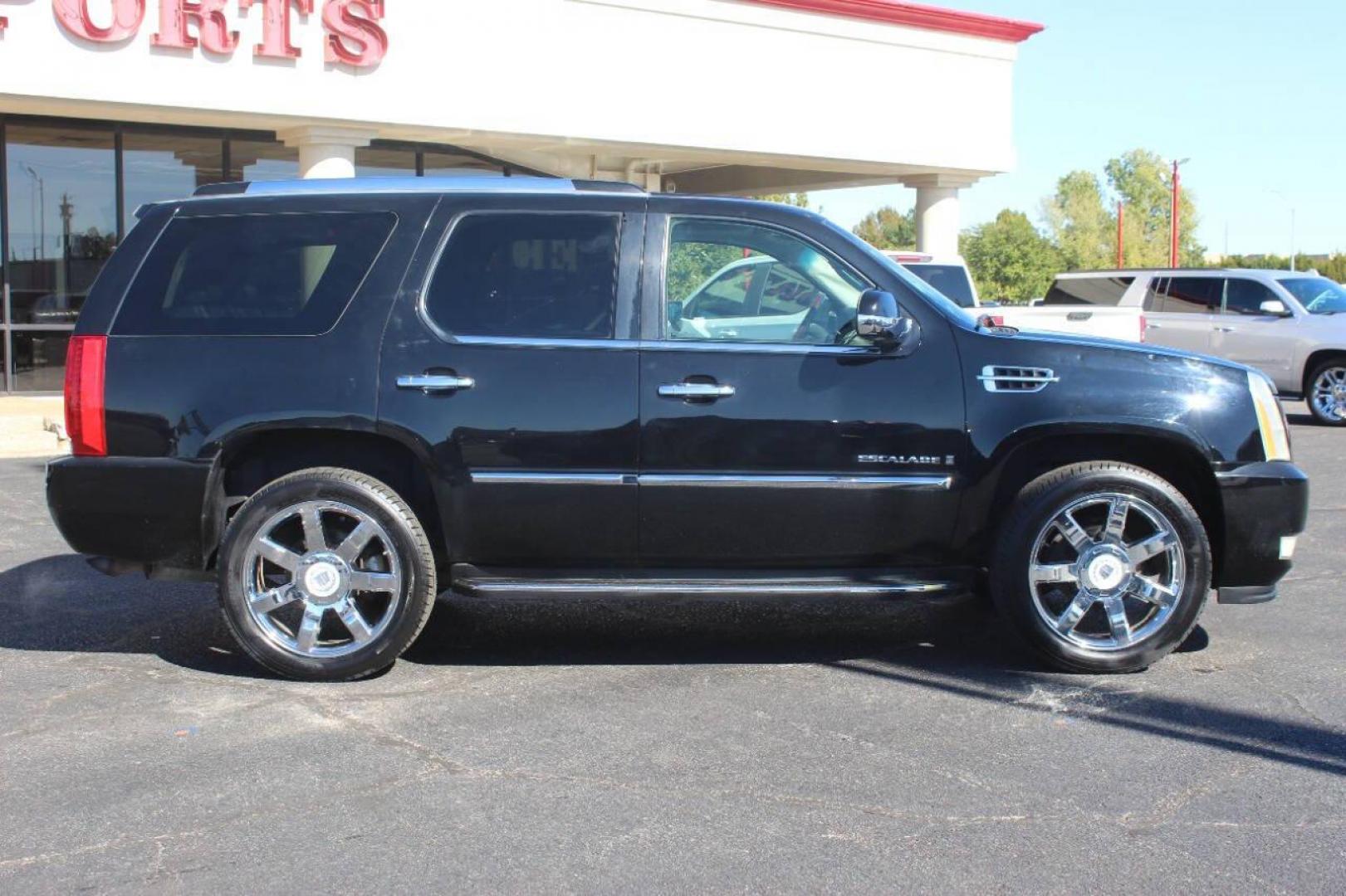 2008 Black Cadillac Escalade AWD (1GYFK63808R) with an 6.2L V8 OHV 16V engine, 6-Speed Automatic Overdrive transmission, located at 4301 NW 39th , Oklahoma City, OK, 73112, (405) 949-5600, 35.512135, -97.598671 - NO DRIVERS LICENCE NO-FULL COVERAGE INSURANCE-NO CREDIT CHECK. COME ON OVER TO SUPERSPORTS AND TAKE A LOOK AND TEST DRIVE. PLEASE GIVE US A CALL AT (405) 949-5600. NO LICENSIA DE MANEJAR- NO SEGURO DE COBERTURA TOTAL- NO VERIFICACCION DE CREDITO. POR FAVOR VENGAN A SUPERSPORTS, ECHE UN - Photo#2