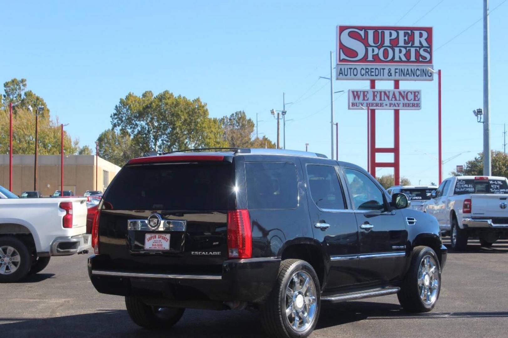 2008 Black Cadillac Escalade AWD (1GYFK63808R) with an 6.2L V8 OHV 16V engine, 6-Speed Automatic Overdrive transmission, located at 4301 NW 39th , Oklahoma City, OK, 73112, (405) 949-5600, 35.512135, -97.598671 - NO DRIVERS LICENCE NO-FULL COVERAGE INSURANCE-NO CREDIT CHECK. COME ON OVER TO SUPERSPORTS AND TAKE A LOOK AND TEST DRIVE. PLEASE GIVE US A CALL AT (405) 949-5600. NO LICENSIA DE MANEJAR- NO SEGURO DE COBERTURA TOTAL- NO VERIFICACCION DE CREDITO. POR FAVOR VENGAN A SUPERSPORTS, ECHE UN - Photo#3