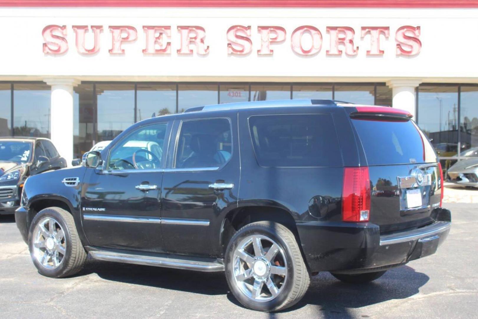 2008 Black Cadillac Escalade AWD (1GYFK63808R) with an 6.2L V8 OHV 16V engine, 6-Speed Automatic Overdrive transmission, located at 4301 NW 39th , Oklahoma City, OK, 73112, (405) 949-5600, 35.512135, -97.598671 - NO DRIVERS LICENCE NO-FULL COVERAGE INSURANCE-NO CREDIT CHECK. COME ON OVER TO SUPERSPORTS AND TAKE A LOOK AND TEST DRIVE. PLEASE GIVE US A CALL AT (405) 949-5600. NO LICENSIA DE MANEJAR- NO SEGURO DE COBERTURA TOTAL- NO VERIFICACCION DE CREDITO. POR FAVOR VENGAN A SUPERSPORTS, ECHE UN - Photo#4