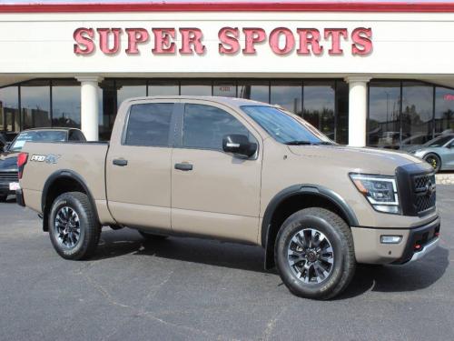 2020 Nissan Titan PRO 4X 4x4 4dr Crew Cab 5.6 ft. SB