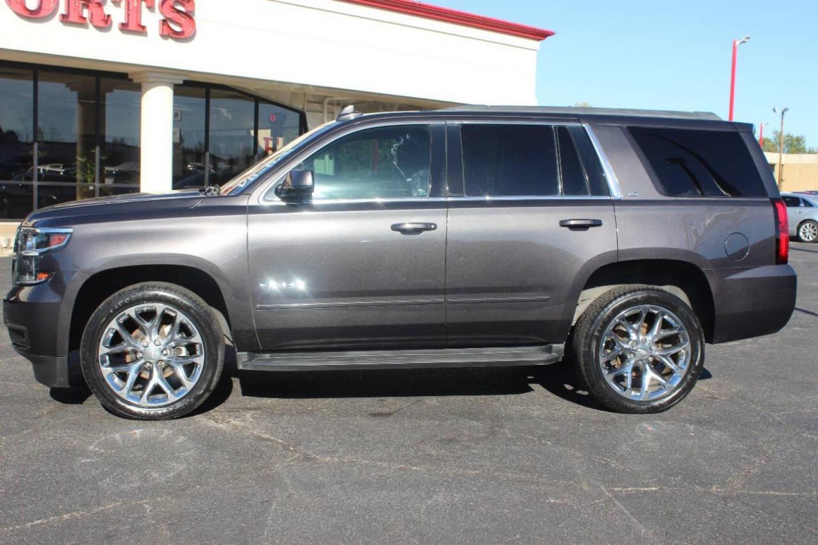 2016 Pewter Chevrolet Tahoe LS 2WD (1GNSCAKC5GR) with an 5.3L V8 OHV 16V engine, 6A transmission, located at 4301 NW 39th , Oklahoma City, OK, 73112, (405) 949-5600, 35.512135, -97.598671 - NO DRIVERS LICENCE NO-FULL COVERAGE INSURANCE-NO CREDIT CHECK. COME ON OVER TO SUPERSPORTS AND TAKE A LOOK AND TEST DRIVE. PLEASE GIVE US A CALL AT (405) 949-5600. NO LICENSIA DE MANEJAR- NO SEGURO DE COBERTURA TOTAL- NO VERIFICACCION DE CREDITO. POR FAVOR VENGAN A SUPERSPORTS, ECHE UN - Photo#5