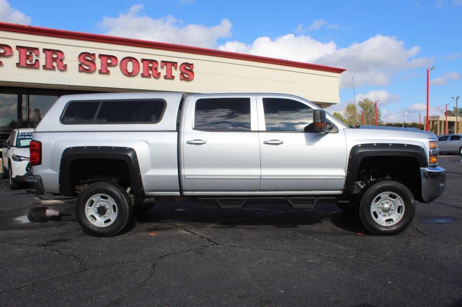 2015 Gray Chevrolet Silverado 2500HD LT Crew Cab Long Box 4WD (1GC1KVEG5FF) with an 6.0L V8 OHV 16V FFV engine, 6-Speed Automatic transmission, located at 4301 NW 39th , Oklahoma City, OK, 73112, (405) 949-5600, 35.512135, -97.598671 - NO DRIVERS LICENCE NO-FULL COVERAGE INSURANCE-NO CREDIT CHECK. COME ON OVER TO SUPERSPORTS AND TAKE A LOOK AND TEST DRIVE. PLEASE GIVE US A CALL AT (405) 949-5600. NO LICENSIA DE MANEJAR- NO SEGURO DE COBERTURA TOTAL- NO VERIFICACCION DE CREDITO. POR FAVOR VENGAN A SUPERSPORTS, ECHE UN - Photo#2