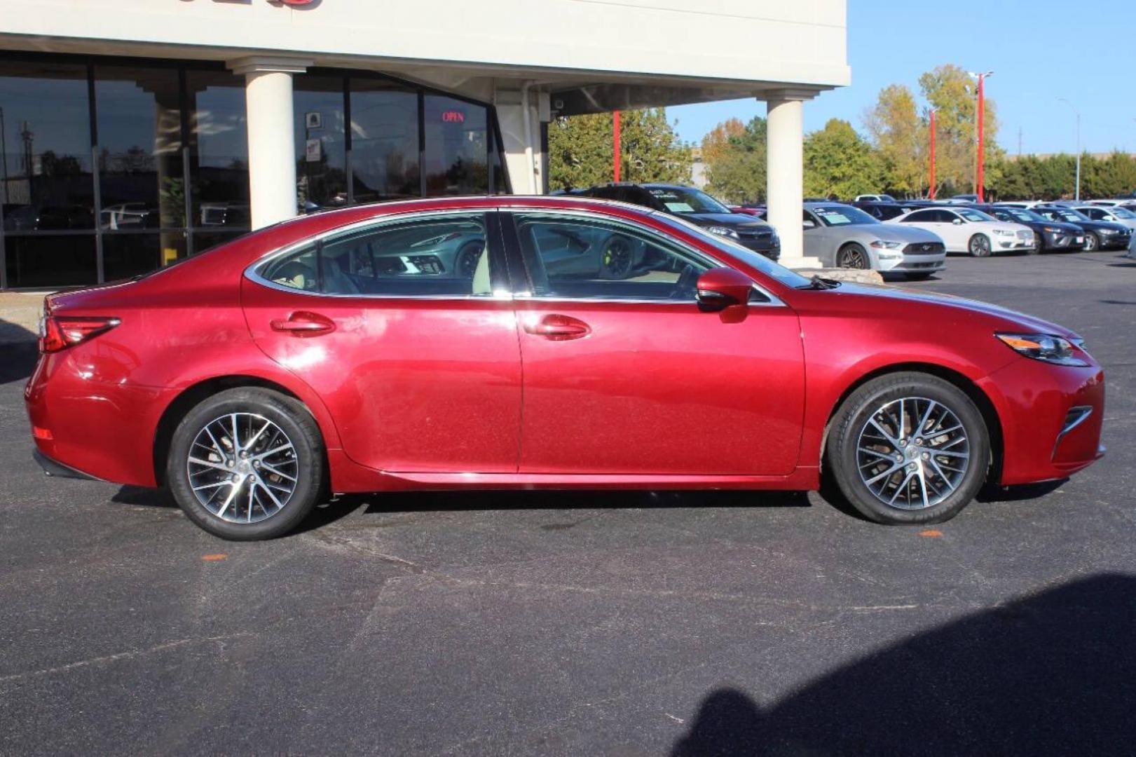 2018 Red Lexus ES 350 Sedan (58ABK1GG0JU) with an 3.5L V6 DOHC 24V engine, 6A transmission, located at 4301 NW 39th , Oklahoma City, OK, 73112, (405) 949-5600, 35.512135, -97.598671 - NO DRIVERS LICENCE NO-FULL COVERAGE INSURANCE-NO CREDIT CHECK. COME ON OVER TO SUPERSPORTS AND TAKE A LOOK AND TEST DRIVE. PLEASE GIVE US A CALL AT (405) 949-5600. NO LICENSIA DE MANEJAR- NO SEGURO DE COBERTURA TOTAL- NO VERIFICACCION DE CREDITO. POR FAVOR VENGAN A SUPERSPORTS, ECHE UN - Photo#2