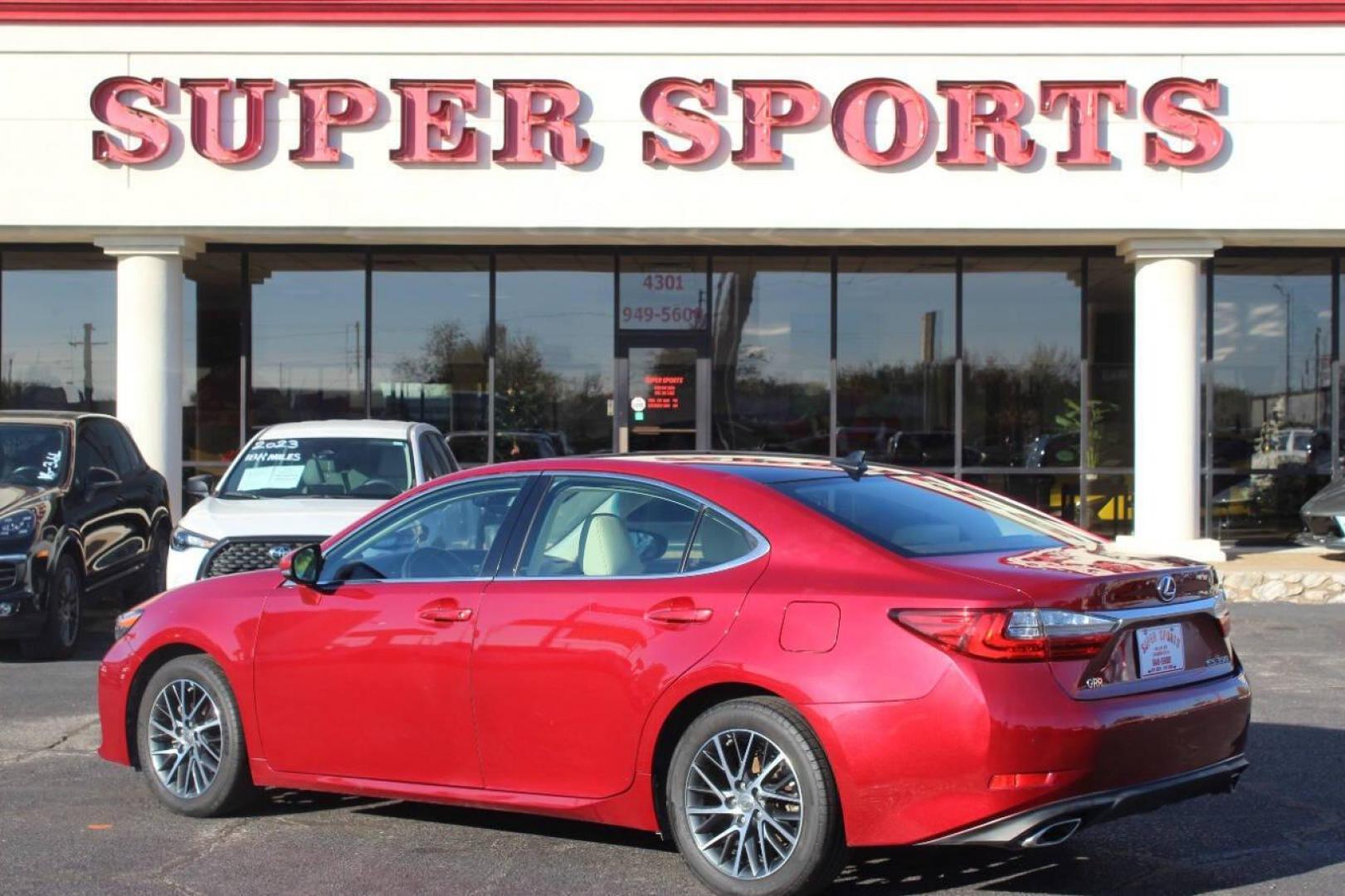 2018 Red Lexus ES 350 Sedan (58ABK1GG0JU) with an 3.5L V6 DOHC 24V engine, 6A transmission, located at 4301 NW 39th , Oklahoma City, OK, 73112, (405) 949-5600, 35.512135, -97.598671 - NO DRIVERS LICENCE NO-FULL COVERAGE INSURANCE-NO CREDIT CHECK. COME ON OVER TO SUPERSPORTS AND TAKE A LOOK AND TEST DRIVE. PLEASE GIVE US A CALL AT (405) 949-5600. NO LICENSIA DE MANEJAR- NO SEGURO DE COBERTURA TOTAL- NO VERIFICACCION DE CREDITO. POR FAVOR VENGAN A SUPERSPORTS, ECHE UN - Photo#4