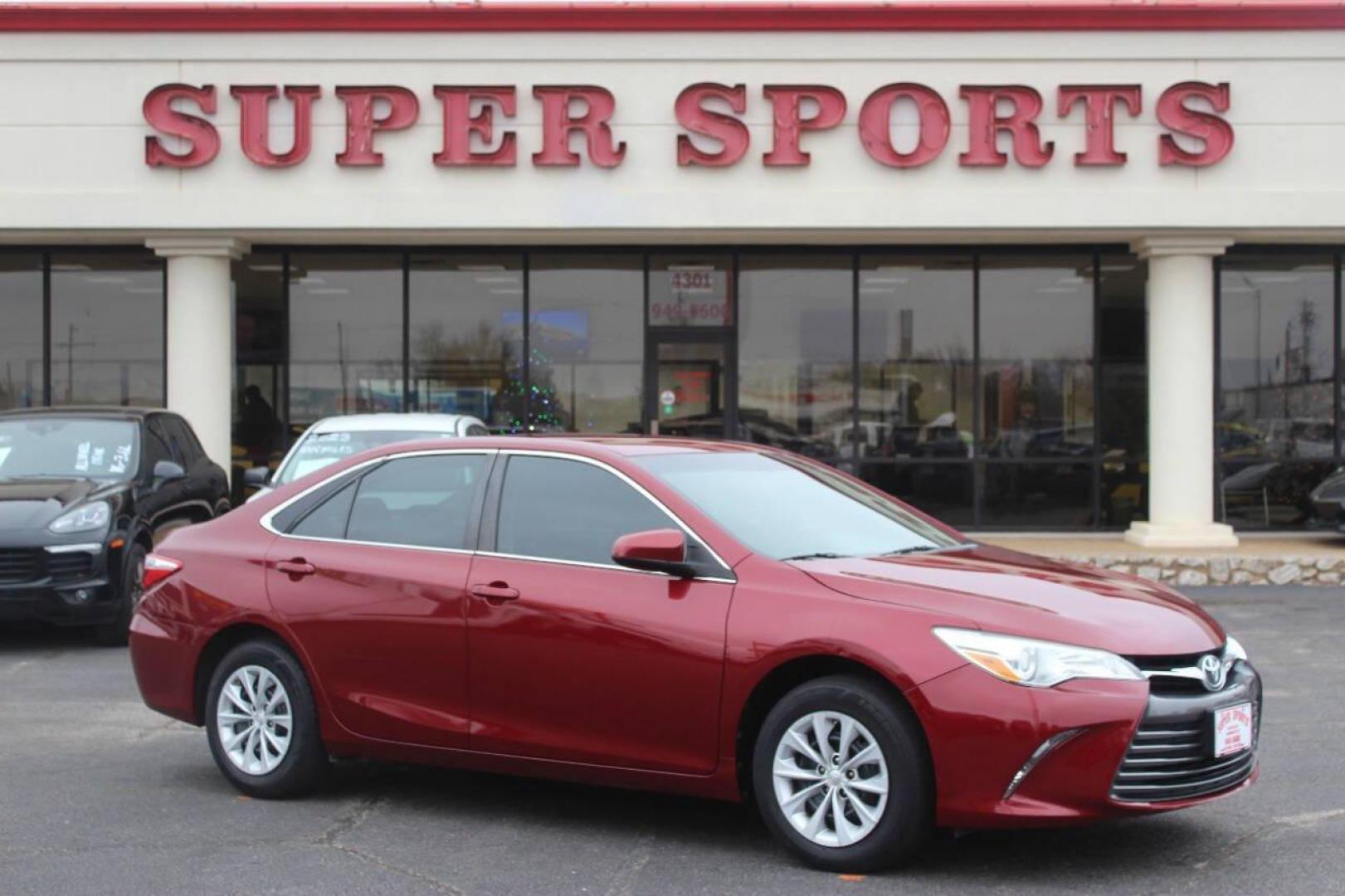 2017 Maroon Toyota Camry SE (4T1BF1FK9HU) with an 2.5L L4 DOHC 16V engine, 6A transmission, located at 4301 NW 39th , Oklahoma City, OK, 73112, (405) 949-5600, 35.512135, -97.598671 - Photo#0