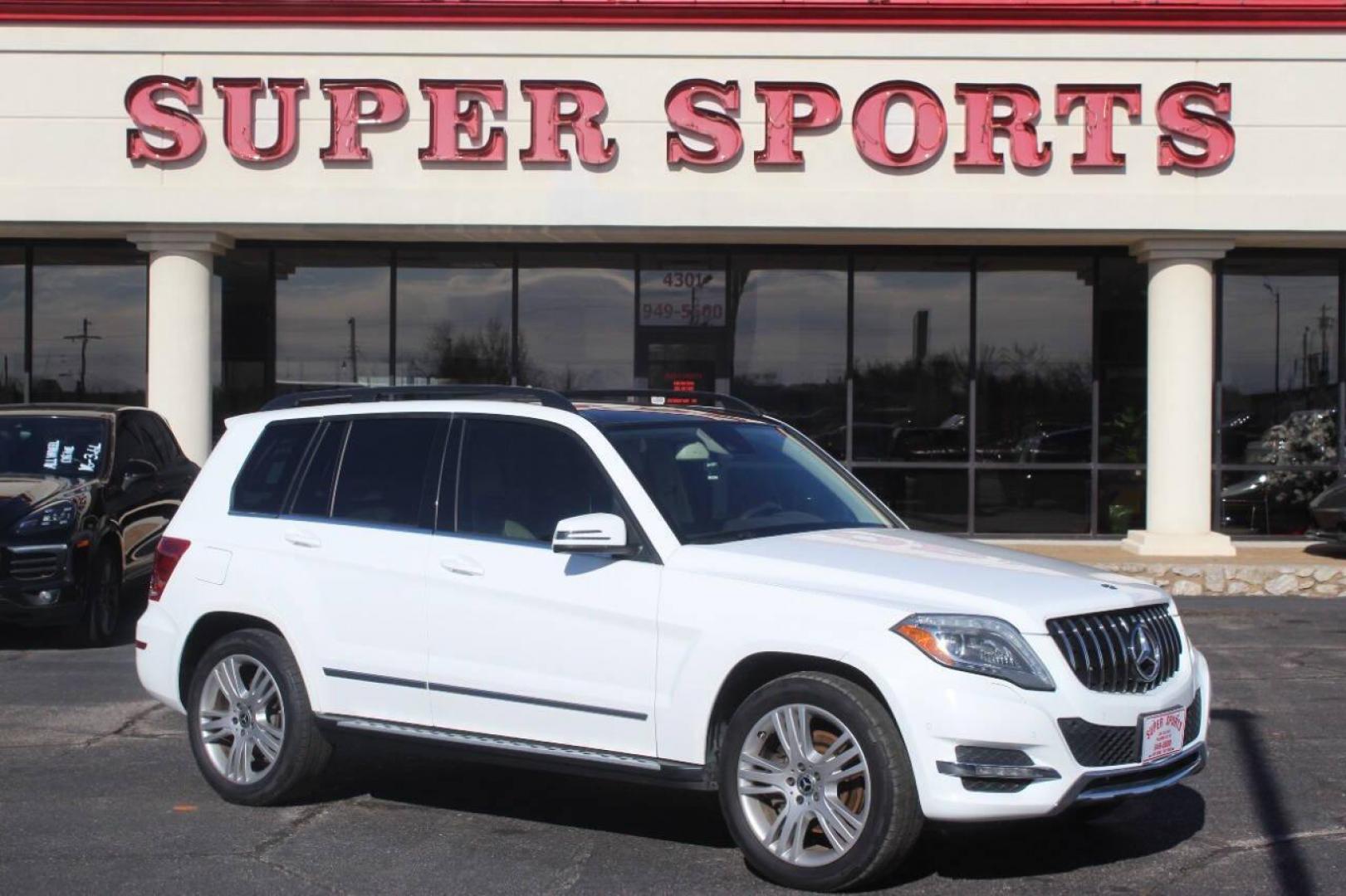 2013 White Mercedes-Benz GLK-Class GLK350 4MATIC (WDCGG8JB0DG) with an 3.5L V6 DOHC 24V engine, 7-Speed Automatic transmission, located at 4301 NW 39th , Oklahoma City, OK, 73112, (405) 949-5600, 35.512135, -97.598671 - NO DRIVERS LICENCE NO-FULL COVERAGE INSURANCE-NO CREDIT CHECK. COME ON OVER TO SUPERSPORTS AND TAKE A LOOK AND TEST DRIVE. PLEASE GIVE US A CALL AT (405) 949-5600. NO LICENSIA DE MANEJAR- NO SEGURO DE COBERTURA TOTAL- NO VERIFICACCION DE CREDITO. POR FAVOR VENGAN A SUPERSPORTS, - Photo#0