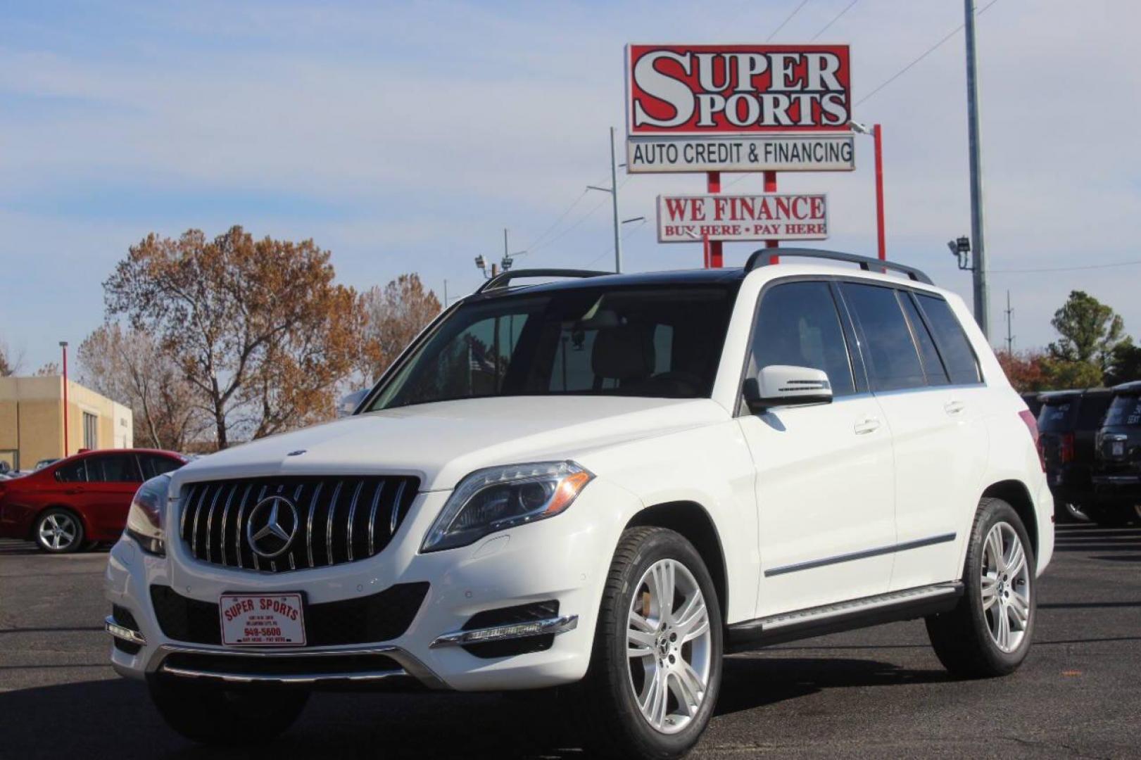 2013 White Mercedes-Benz GLK-Class GLK350 4MATIC (WDCGG8JB0DG) with an 3.5L V6 DOHC 24V engine, 7-Speed Automatic transmission, located at 4301 NW 39th , Oklahoma City, OK, 73112, (405) 949-5600, 35.512135, -97.598671 - NO DRIVERS LICENCE NO-FULL COVERAGE INSURANCE-NO CREDIT CHECK. COME ON OVER TO SUPERSPORTS AND TAKE A LOOK AND TEST DRIVE. PLEASE GIVE US A CALL AT (405) 949-5600. NO LICENSIA DE MANEJAR- NO SEGURO DE COBERTURA TOTAL- NO VERIFICACCION DE CREDITO. POR FAVOR VENGAN A SUPERSPORTS, - Photo#6