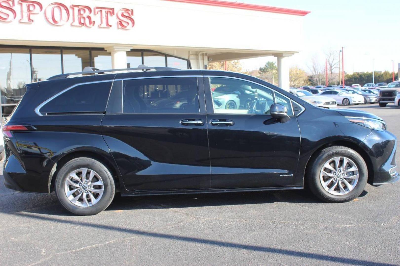 2021 Black Toyota Sienna XLE 7-Passenger (5TDYRKEC5MS) with an 2.5L L4 DOHC 16V HYBRID engine, CVT transmission, located at 4301 NW 39th , Oklahoma City, OK, 73112, (405) 949-5600, 35.512135, -97.598671 - NO DRIVERS LICENCE NO-FULL COVERAGE INSURANCE-NO CREDIT CHECK. COME ON OVER TO SUPERSPORTS AND TAKE A LOOK AND TEST DRIVE. PLEASE GIVE US A CALL AT (405) 949-5600. NO LICENSIA DE MANEJAR- NO SEGURO DE COBERTURA TOTAL- NO VERIFICACCION DE CREDITO. POR FAVOR VENGAN A SUPERSPORTS, ECHE U - Photo#2