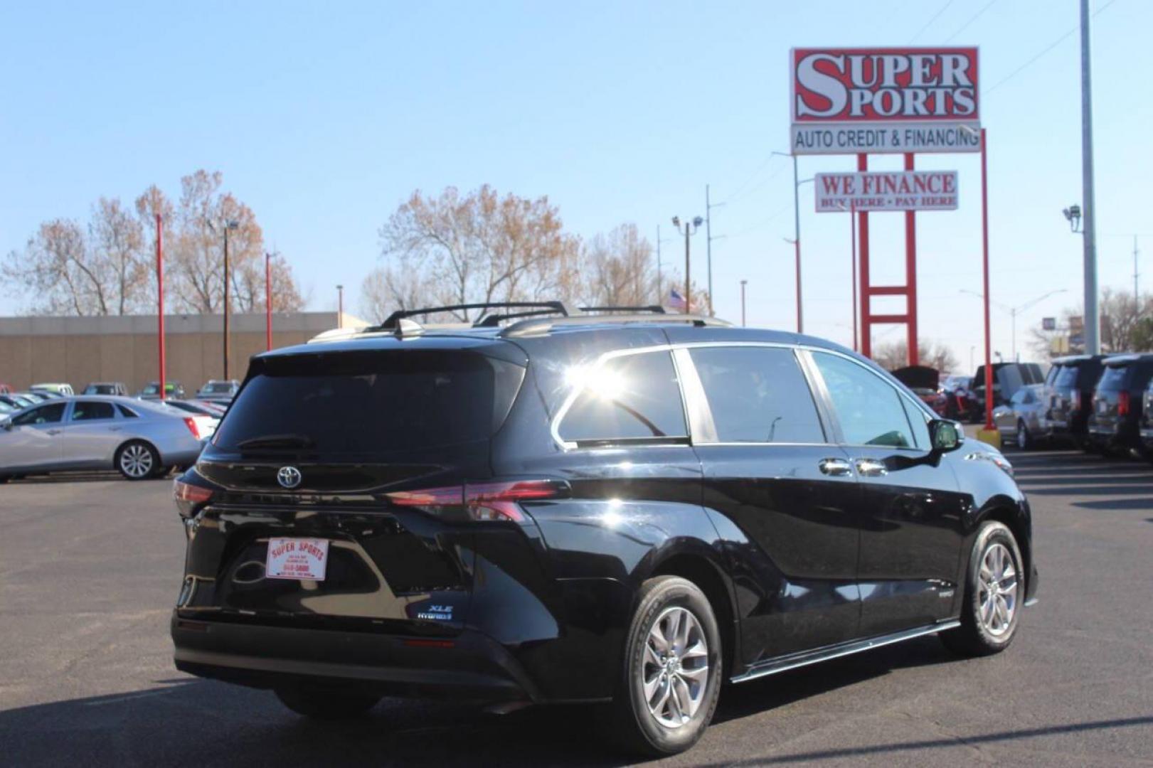 2021 Black Toyota Sienna XLE 7-Passenger (5TDYRKEC5MS) with an 2.5L L4 DOHC 16V HYBRID engine, CVT transmission, located at 4301 NW 39th , Oklahoma City, OK, 73112, (405) 949-5600, 35.512135, -97.598671 - NO DRIVERS LICENCE NO-FULL COVERAGE INSURANCE-NO CREDIT CHECK. COME ON OVER TO SUPERSPORTS AND TAKE A LOOK AND TEST DRIVE. PLEASE GIVE US A CALL AT (405) 949-5600. NO LICENSIA DE MANEJAR- NO SEGURO DE COBERTURA TOTAL- NO VERIFICACCION DE CREDITO. POR FAVOR VENGAN A SUPERSPORTS, ECHE U - Photo#3