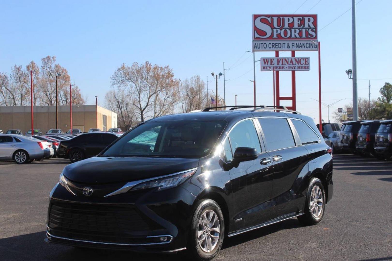 2021 Black Toyota Sienna XLE 7-Passenger (5TDYRKEC5MS) with an 2.5L L4 DOHC 16V HYBRID engine, CVT transmission, located at 4301 NW 39th , Oklahoma City, OK, 73112, (405) 949-5600, 35.512135, -97.598671 - NO DRIVERS LICENCE NO-FULL COVERAGE INSURANCE-NO CREDIT CHECK. COME ON OVER TO SUPERSPORTS AND TAKE A LOOK AND TEST DRIVE. PLEASE GIVE US A CALL AT (405) 949-5600. NO LICENSIA DE MANEJAR- NO SEGURO DE COBERTURA TOTAL- NO VERIFICACCION DE CREDITO. POR FAVOR VENGAN A SUPERSPORTS, ECHE U - Photo#6