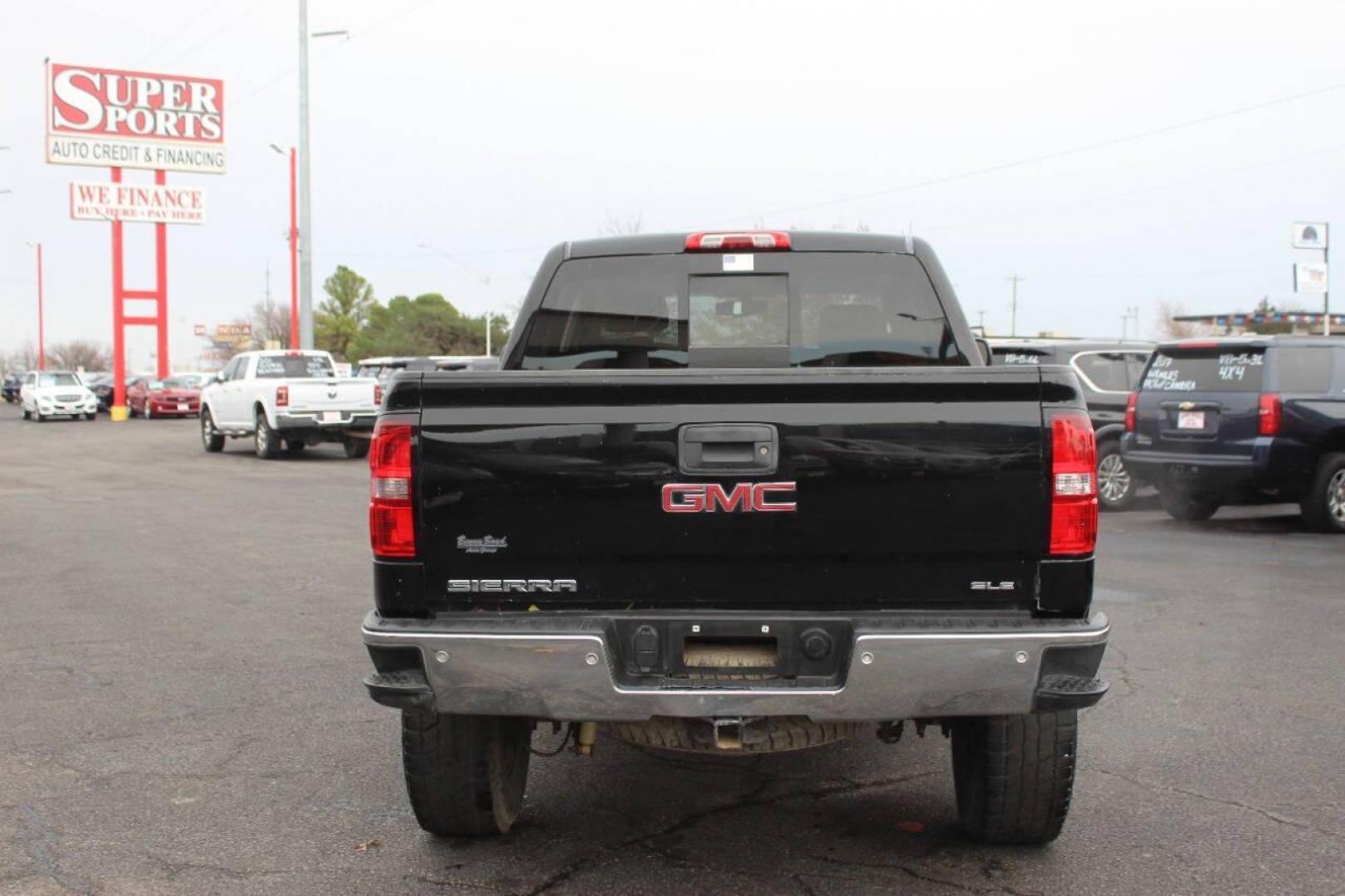 2016 Black GMC Sierra 1500 SLE Crew Cab Long Box 4WD (3GTU2MEC1GG) with an 5.3L V8 OHV 16V engine, 6A transmission, located at 4301 NW 39th , Oklahoma City, OK, 73112, (405) 949-5600, 35.512135, -97.598671 - NO DRIVERS LICENCE NO-FULL COVERAGE INSURANCE-NO CREDIT CHECK. COME ON OVER TO SUPERSPORTS AND TAKE A LOOK AND TEST DRIVE. PLEASE GIVE US A CALL AT (405) 949-5600. NO LICENSIA DE MANEJAR- NO SEGURO DE COBERTURA TOTAL- NO VERIFICACCION DE CREDITO. POR FAVOR VENGAN A SUPERSPORTS, ECHE U - Photo#12