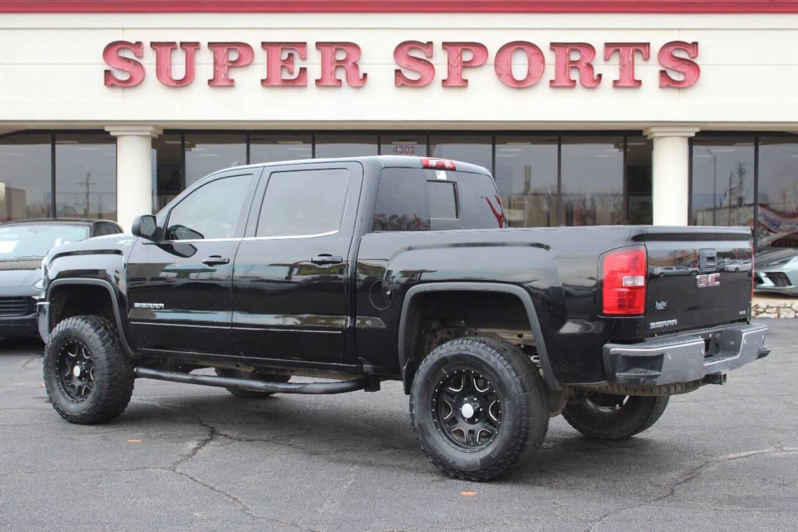 2016 Black GMC Sierra 1500 SLE Crew Cab Long Box 4WD (3GTU2MEC1GG) with an 5.3L V8 OHV 16V engine, 6A transmission, located at 4301 NW 39th , Oklahoma City, OK, 73112, (405) 949-5600, 35.512135, -97.598671 - NO DRIVERS LICENCE NO-FULL COVERAGE INSURANCE-NO CREDIT CHECK. COME ON OVER TO SUPERSPORTS AND TAKE A LOOK AND TEST DRIVE. PLEASE GIVE US A CALL AT (405) 949-5600. NO LICENSIA DE MANEJAR- NO SEGURO DE COBERTURA TOTAL- NO VERIFICACCION DE CREDITO. POR FAVOR VENGAN A SUPERSPORTS, ECHE U - Photo#4