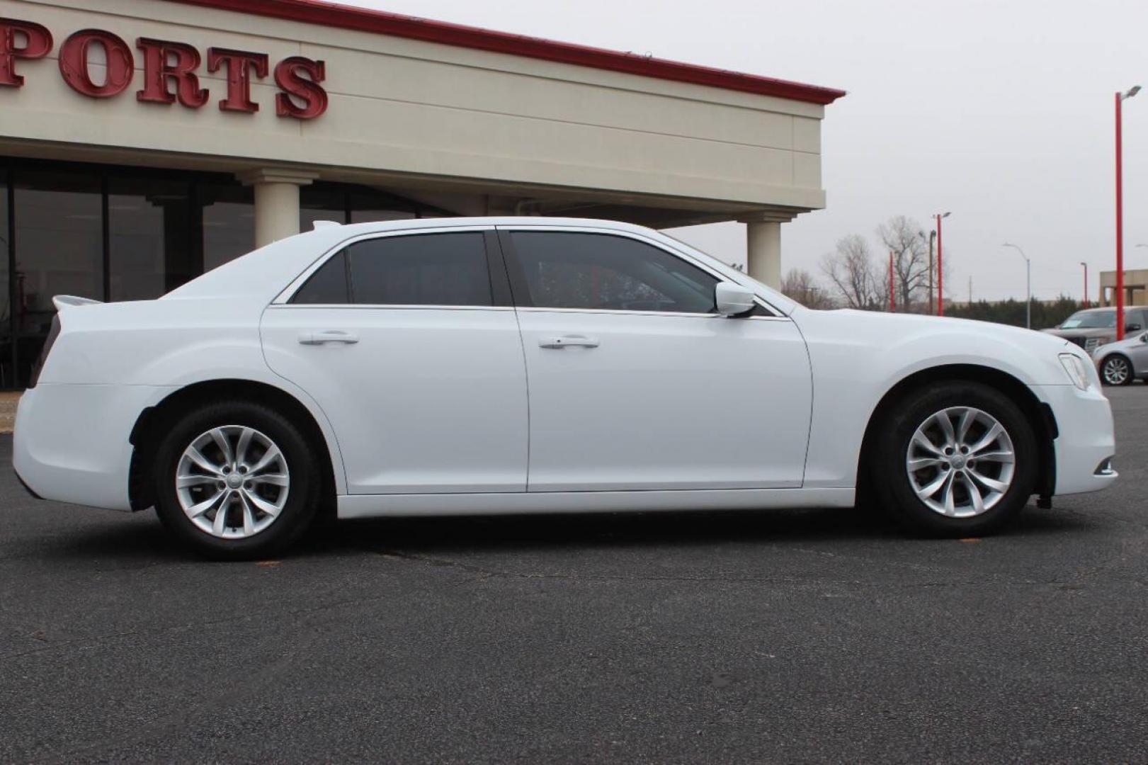 2016 White Chrysler 300 Limited RWD (2C3CCAAG5GH) with an 3.6L V6 SOHC 24V engine, 8A transmission, located at 4301 NW 39th , Oklahoma City, OK, 73112, (405) 949-5600, 35.512135, -97.598671 - NO DRIVERS LICENCE NO-FULL COVERAGE INSURANCE-NO CREDIT CHECK. COME ON OVER TO SUPERSPORTS AND TAKE A LOOK AND TEST DRIVE. PLEASE GIVE US A CALL AT (405) 949-5600. NO LICENSIA DE MANEJAR- NO SEGURO DE COBERTURA TOTAL- NO VERIFICACCION DE CREDITO. POR FAVOR VENGAN A SUPERSPORTS, ECHE U - Photo#2