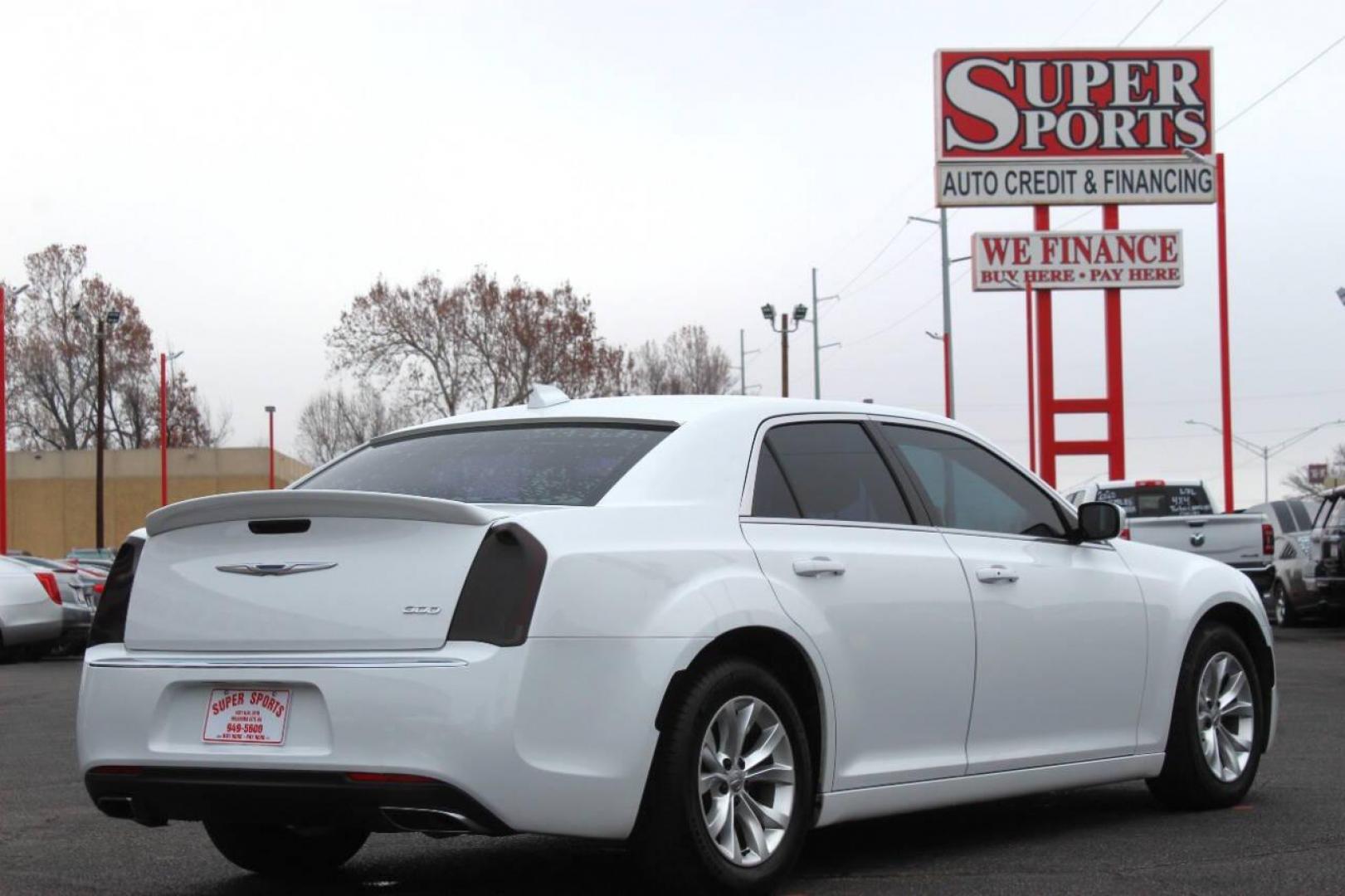 2016 White Chrysler 300 Limited RWD (2C3CCAAG5GH) with an 3.6L V6 SOHC 24V engine, 8A transmission, located at 4301 NW 39th , Oklahoma City, OK, 73112, (405) 949-5600, 35.512135, -97.598671 - NO DRIVERS LICENCE NO-FULL COVERAGE INSURANCE-NO CREDIT CHECK. COME ON OVER TO SUPERSPORTS AND TAKE A LOOK AND TEST DRIVE. PLEASE GIVE US A CALL AT (405) 949-5600. NO LICENSIA DE MANEJAR- NO SEGURO DE COBERTURA TOTAL- NO VERIFICACCION DE CREDITO. POR FAVOR VENGAN A SUPERSPORTS, ECHE U - Photo#3