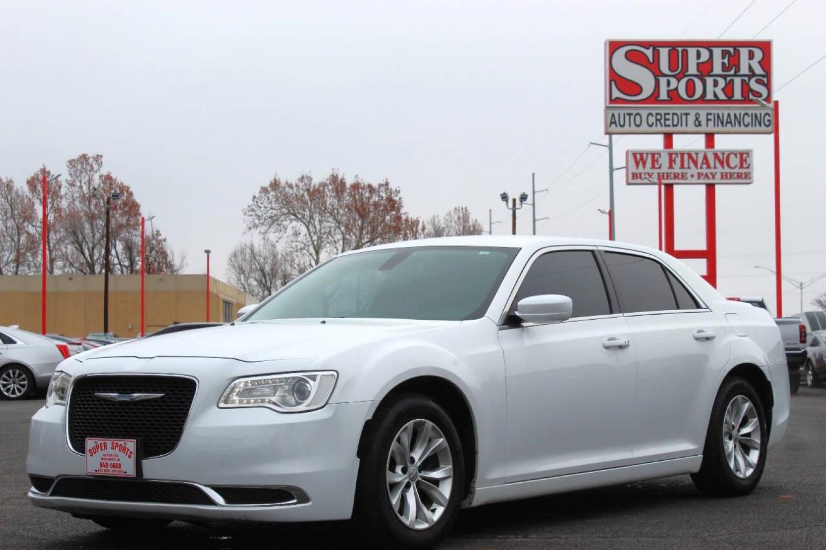 2016 White Chrysler 300 Limited RWD (2C3CCAAG5GH) with an 3.6L V6 SOHC 24V engine, 8A transmission, located at 4301 NW 39th , Oklahoma City, OK, 73112, (405) 949-5600, 35.512135, -97.598671 - NO DRIVERS LICENCE NO-FULL COVERAGE INSURANCE-NO CREDIT CHECK. COME ON OVER TO SUPERSPORTS AND TAKE A LOOK AND TEST DRIVE. PLEASE GIVE US A CALL AT (405) 949-5600. NO LICENSIA DE MANEJAR- NO SEGURO DE COBERTURA TOTAL- NO VERIFICACCION DE CREDITO. POR FAVOR VENGAN A SUPERSPORTS, ECHE U - Photo#6