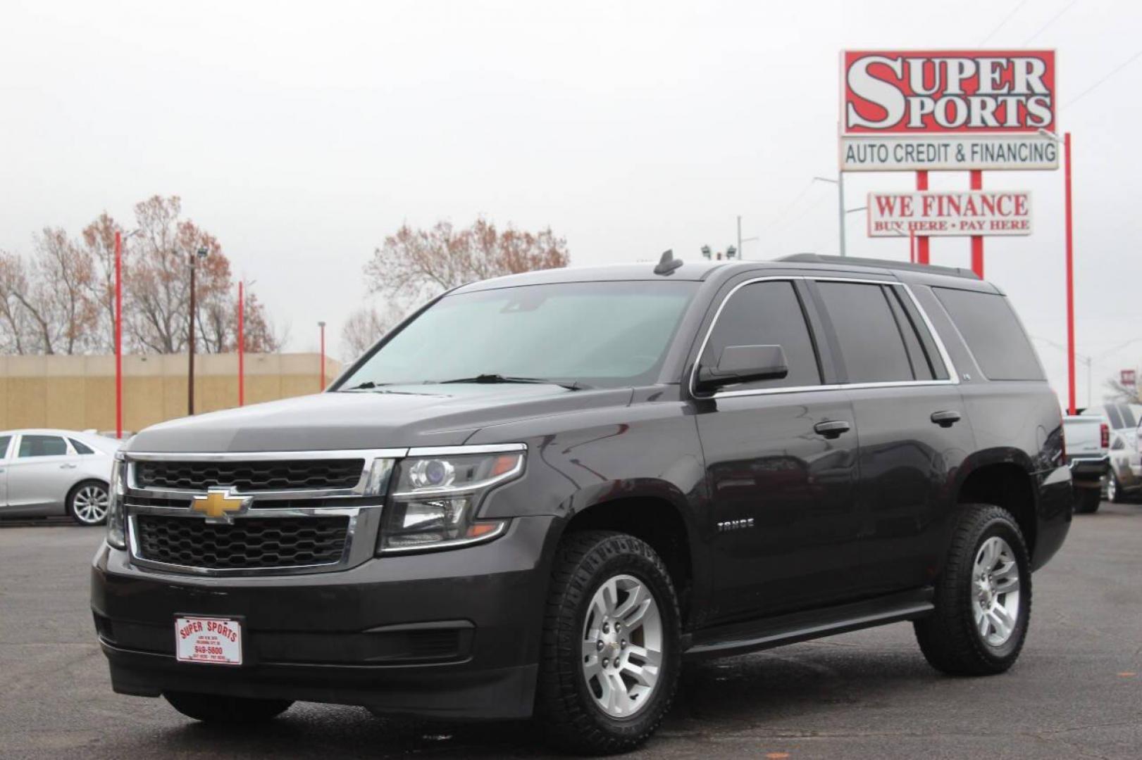 2016 Gray Chevrolet Tahoe LS 2WD (1GNSCAKCXGR) with an 5.3L V8 OHV 16V engine, 6A transmission, located at 4301 NW 39th , Oklahoma City, OK, 73112, (405) 949-5600, 35.512135, -97.598671 - NO DRIVERS LICENCE NO-FULL COVERAGE INSURANCE-NO CREDIT CHECK. COME ON OVER TO SUPERSPORTS AND TAKE A LOOK AND TEST DRIVE. PLEASE GIVE US A CALL AT (405) 949-5600. NO LICENSIA DE MANEJAR- NO SEGURO DE COBERTURA TOTAL- NO VERIFICACCION DE CREDITO. POR FAVOR VENGAN A SUPERSPORTS, ECHE U - Photo#6