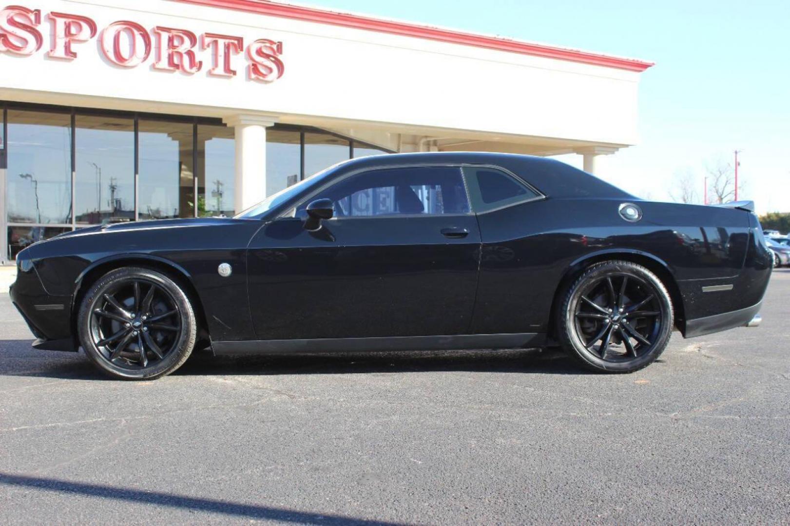 2018 Black Dodge Challenger SXT (2C3CDZAG8JH) with an 3.6L V6 DOHC 24V engine, 8A transmission, located at 4301 NW 39th , Oklahoma City, OK, 73112, (405) 949-5600, 35.512135, -97.598671 - NO DRIVERS LICENCE NO-FULL COVERAGE INSURANCE-NO CREDIT CHECK. COME ON OVER TO SUPERSPORTS AND TAKE A LOOK AND TEST DRIVE. PLEASE GIVE US A CALL AT (405) 949-5600. NO LICENSIA DE MANEJAR- NO SEGURO DE COBERTURA TOTAL- NO VERIFICACCION DE CREDITO. POR FAVOR VENGAN A SUPERSPORTS, ECHE UN - Photo#5