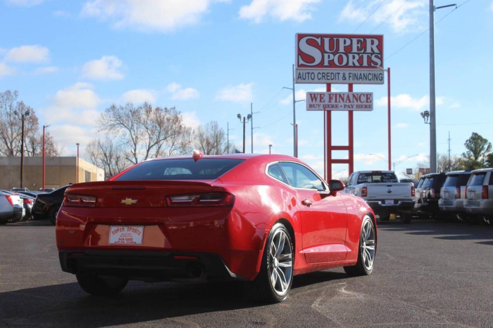 2018 Red Chevrolet Camaro 1LT Coupe (1G1FB1RS6J0) with an 3.6L V6 DOHC 24V engine, 6A transmission, located at 4301 NW 39th , Oklahoma City, OK, 73112, (405) 949-5600, 35.512135, -97.598671 - NO DRIVERS LICENCE NO-FULL COVERAGE INSURANCE-NO CREDIT CHECK. COME ON OVER TO SUPERSPORTS AND TAKE A LOOK AND TEST DRIVE. PLEASE GIVE US A CALL AT (405) 949-5600. NO LICENSIA DE MANEJAR- NO SEGURO DE COBERTURA TOTAL- NO VERIFICACCION DE CREDITO. POR FAVOR VENGAN A SUPERSPORTS, ECHE UN - Photo#3