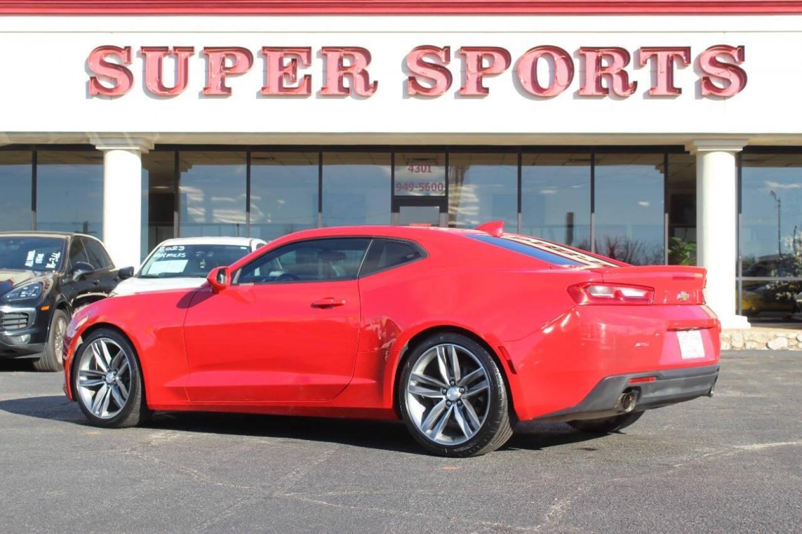 2018 Red Chevrolet Camaro 1LT Coupe (1G1FB1RS6J0) with an 3.6L V6 DOHC 24V engine, 6A transmission, located at 4301 NW 39th , Oklahoma City, OK, 73112, (405) 949-5600, 35.512135, -97.598671 - NO DRIVERS LICENCE NO-FULL COVERAGE INSURANCE-NO CREDIT CHECK. COME ON OVER TO SUPERSPORTS AND TAKE A LOOK AND TEST DRIVE. PLEASE GIVE US A CALL AT (405) 949-5600. NO LICENSIA DE MANEJAR- NO SEGURO DE COBERTURA TOTAL- NO VERIFICACCION DE CREDITO. POR FAVOR VENGAN A SUPERSPORTS, ECHE UN - Photo#4