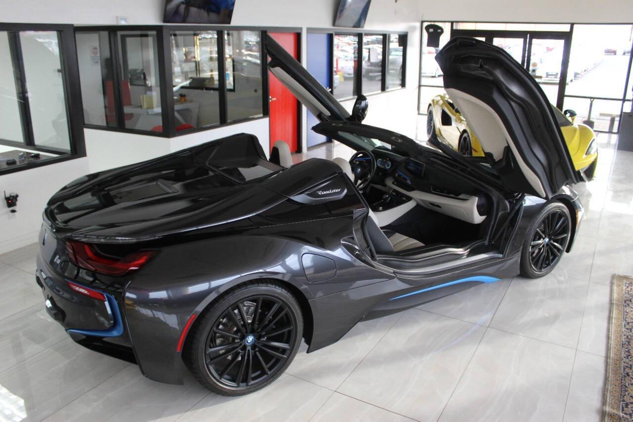 2019 BMW i8 Base's photo