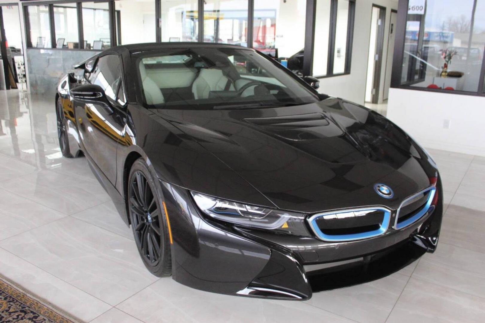 2019 Black BMW i8 Convertible (WBY2Z6C53KV) with an 1.5L L3 HYBRID engine, 6A transmission, located at 4301 NW 39th , Oklahoma City, OK, 73112, (405) 949-5600, 35.512135, -97.598671 - 1 OF 200 MADE. this vehicle was purchased from insurance company due to theft recovery. it was stolen. looks and drives brand new its a must see. full service been done and new tires and fresh oil, NEW BATTERY. call for more info (405) 949-5600 THIS VEHICLE IS $149,900 , THIS VEHICLE CAN BE P - Photo#4