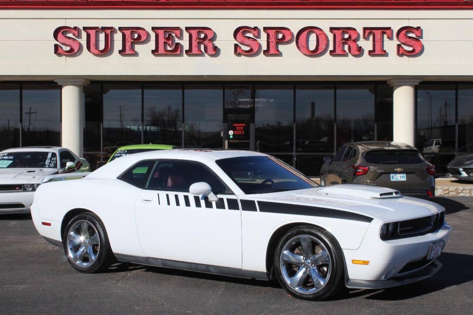 2014 White Dodge Challenger R/T (2C3CDYBT8EH) with an 5.7L V8 OHV 16V engine, Automatic 5-Speed transmission, located at 4301 NW 39th , Oklahoma City, OK, 73112, (405) 949-5600, 35.512135, -97.598671 - NO DRIVERS LICENCE NO-FULL COVERAGE INSURANCE-NO CREDIT CHECK. COME ON OVER TO SUPERSPORTS AND TAKE A LOOK AND TEST DRIVE. PLEASE GIVE US A CALL AT (405) 949-5600. NO LICENSIA DE MANEJAR- NO SEGURO DE COBERTURA TOTAL- NO VERIFICACCION DE CREDITO. POR FAVOR VENGAN A SUPERSPORTS, ECHE UN - Photo#0