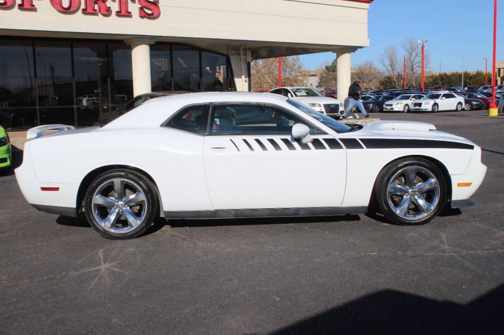 2014 White Dodge Challenger R/T (2C3CDYBT8EH) with an 5.7L V8 OHV 16V engine, Automatic 5-Speed transmission, located at 4301 NW 39th , Oklahoma City, OK, 73112, (405) 949-5600, 35.512135, -97.598671 - NO DRIVERS LICENCE NO-FULL COVERAGE INSURANCE-NO CREDIT CHECK. COME ON OVER TO SUPERSPORTS AND TAKE A LOOK AND TEST DRIVE. PLEASE GIVE US A CALL AT (405) 949-5600. NO LICENSIA DE MANEJAR- NO SEGURO DE COBERTURA TOTAL- NO VERIFICACCION DE CREDITO. POR FAVOR VENGAN A SUPERSPORTS, ECHE UN - Photo#2