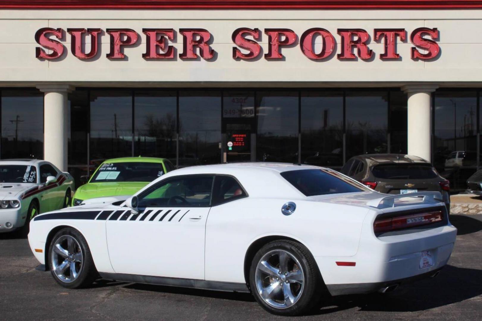 2014 White Dodge Challenger R/T (2C3CDYBT8EH) with an 5.7L V8 OHV 16V engine, Automatic 5-Speed transmission, located at 4301 NW 39th , Oklahoma City, OK, 73112, (405) 949-5600, 35.512135, -97.598671 - NO DRIVERS LICENCE NO-FULL COVERAGE INSURANCE-NO CREDIT CHECK. COME ON OVER TO SUPERSPORTS AND TAKE A LOOK AND TEST DRIVE. PLEASE GIVE US A CALL AT (405) 949-5600. NO LICENSIA DE MANEJAR- NO SEGURO DE COBERTURA TOTAL- NO VERIFICACCION DE CREDITO. POR FAVOR VENGAN A SUPERSPORTS, ECHE UN - Photo#4