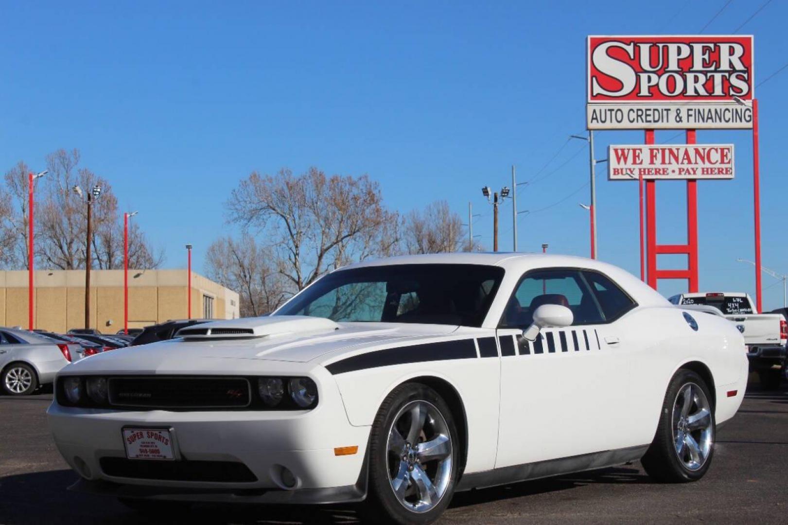 2014 White Dodge Challenger R/T (2C3CDYBT8EH) with an 5.7L V8 OHV 16V engine, Automatic 5-Speed transmission, located at 4301 NW 39th , Oklahoma City, OK, 73112, (405) 949-5600, 35.512135, -97.598671 - NO DRIVERS LICENCE NO-FULL COVERAGE INSURANCE-NO CREDIT CHECK. COME ON OVER TO SUPERSPORTS AND TAKE A LOOK AND TEST DRIVE. PLEASE GIVE US A CALL AT (405) 949-5600. NO LICENSIA DE MANEJAR- NO SEGURO DE COBERTURA TOTAL- NO VERIFICACCION DE CREDITO. POR FAVOR VENGAN A SUPERSPORTS, ECHE UN - Photo#6