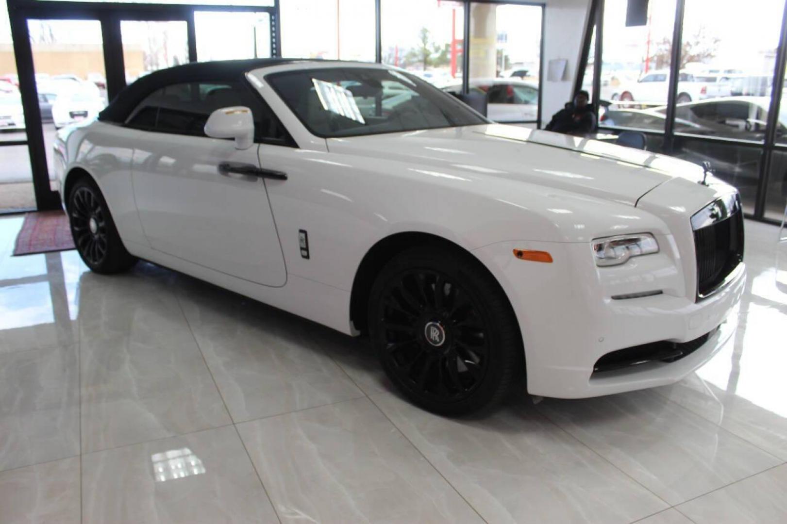 2021 White Rolls-Royce Dawn with an 6.6L V12 Twin Turbocharger 6.6L V12 engine, Automatic 8-Speed transmission, located at 4301 NW 39th , Oklahoma City, OK, 73112, (405) 949-5600, 35.512135, -97.598671 - NO DRIVERS LICENCE NO-FULL COVERAGE INSURANCE-NO CREDIT CHECK. COME ON OVER TO SUPERSPORTS AND TAKE A LOOK AND TEST DRIVE. PLEASE GIVE US A CALL AT (405) 949-5600. NO LICENSIA DE MANEJAR- NO SEGURO DE COBERTURA TOTAL- NO VERIFICACCION DE CREDITO. POR FAVOR VENGAN A SUPERSPORTS, ECHE UN - Photo#4