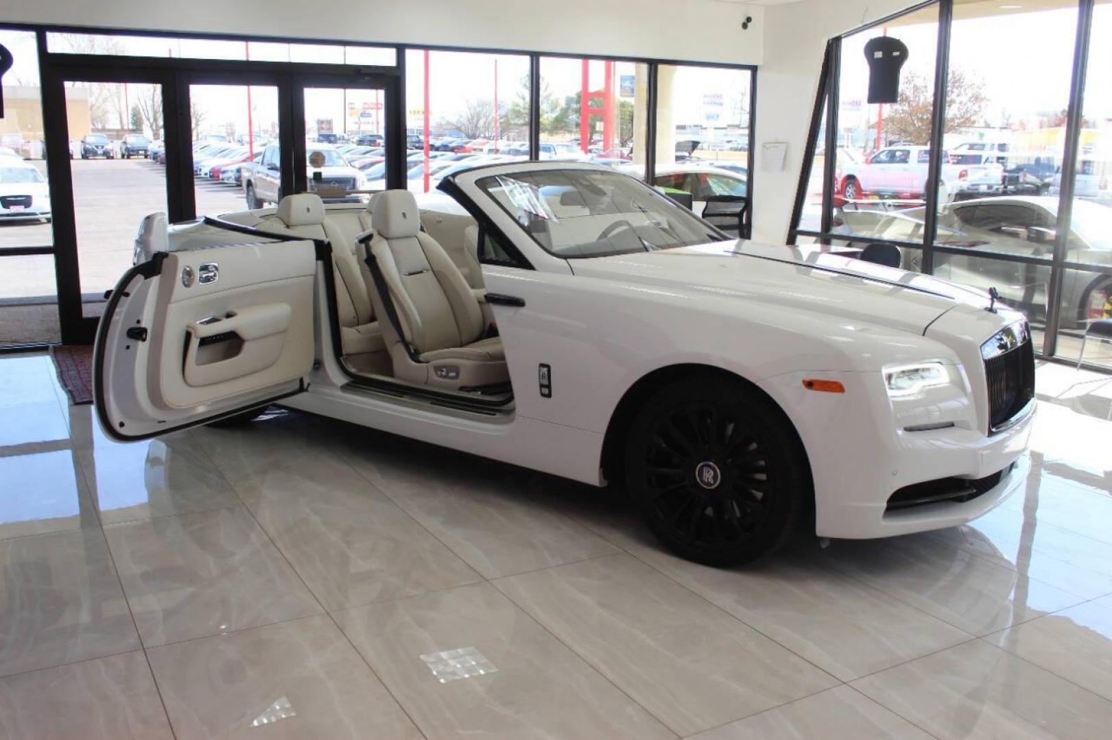 2021 White Rolls-Royce Dawn with an 6.6L V12 Twin Turbocharger 6.6L V12 engine, Automatic 8-Speed transmission, located at 4301 NW 39th , Oklahoma City, OK, 73112, (405) 949-5600, 35.512135, -97.598671 - NO DRIVERS LICENCE NO-FULL COVERAGE INSURANCE-NO CREDIT CHECK. COME ON OVER TO SUPERSPORTS AND TAKE A LOOK AND TEST DRIVE. PLEASE GIVE US A CALL AT (405) 949-5600. NO LICENSIA DE MANEJAR- NO SEGURO DE COBERTURA TOTAL- NO VERIFICACCION DE CREDITO. POR FAVOR VENGAN A SUPERSPORTS, ECHE UN - Photo#7