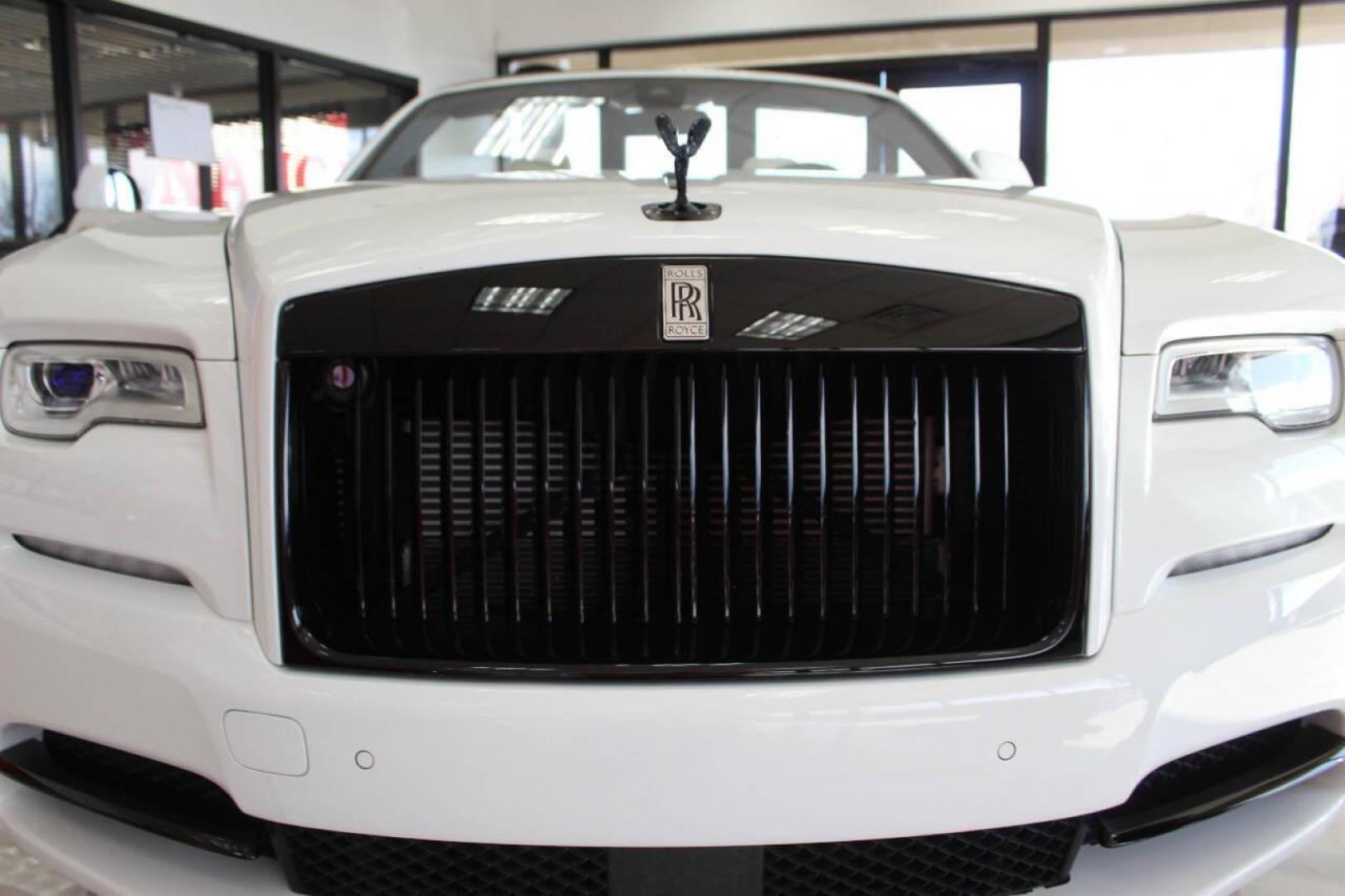 2021 White Rolls-Royce Dawn with an 6.6L V12 Twin Turbocharger 6.6L V12 engine, Automatic 8-Speed transmission, located at 4301 NW 39th , Oklahoma City, OK, 73112, (405) 949-5600, 35.512135, -97.598671 - NO DRIVERS LICENCE NO-FULL COVERAGE INSURANCE-NO CREDIT CHECK. COME ON OVER TO SUPERSPORTS AND TAKE A LOOK AND TEST DRIVE. PLEASE GIVE US A CALL AT (405) 949-5600. NO LICENSIA DE MANEJAR- NO SEGURO DE COBERTURA TOTAL- NO VERIFICACCION DE CREDITO. POR FAVOR VENGAN A SUPERSPORTS, ECHE UN - Photo#10