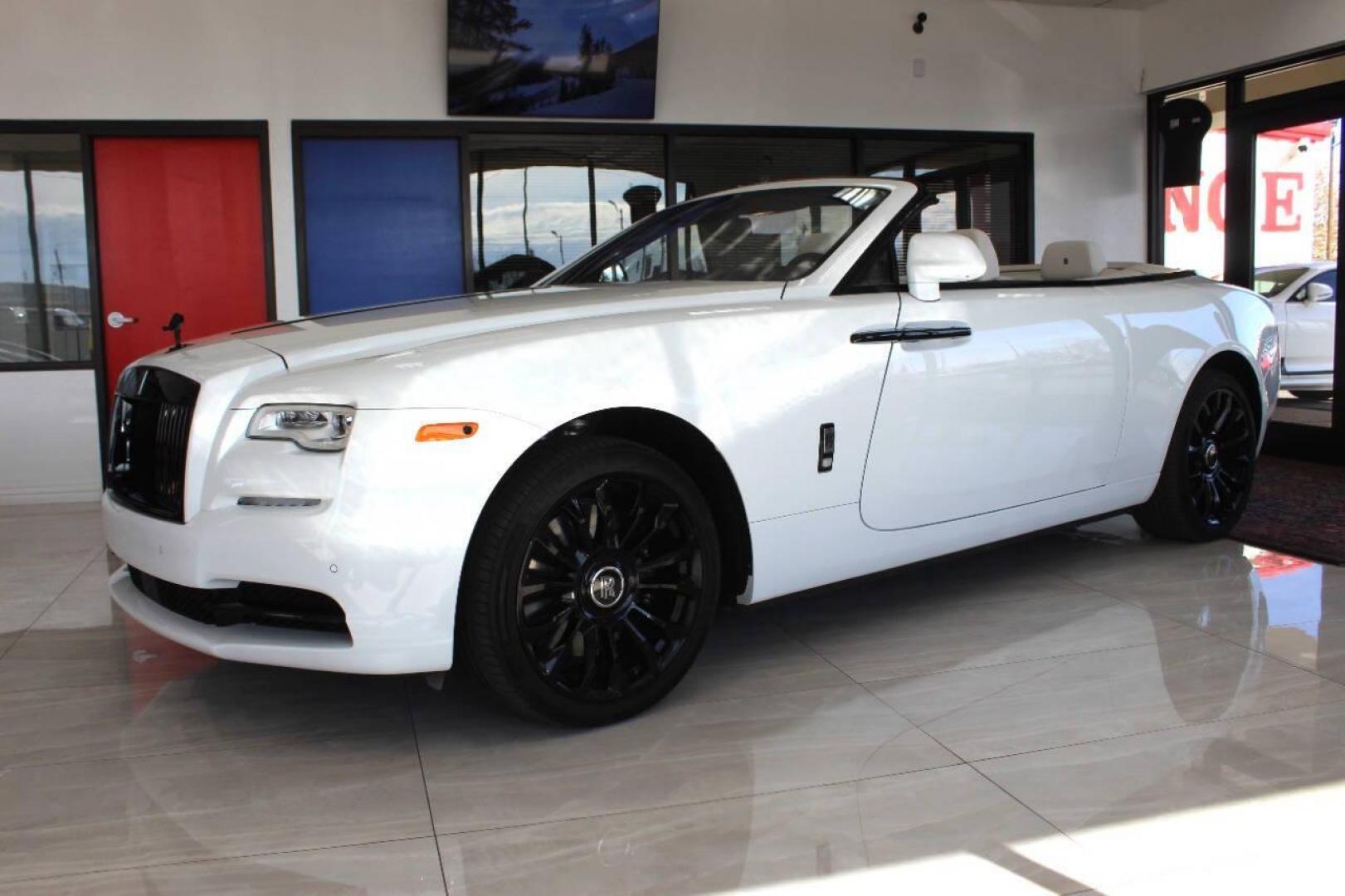 2021 White Rolls-Royce Dawn with an 6.6L V12 Twin Turbocharger 6.6L V12 engine, Automatic 8-Speed transmission, located at 4301 NW 39th , Oklahoma City, OK, 73112, (405) 949-5600, 35.512135, -97.598671 - NO DRIVERS LICENCE NO-FULL COVERAGE INSURANCE-NO CREDIT CHECK. COME ON OVER TO SUPERSPORTS AND TAKE A LOOK AND TEST DRIVE. PLEASE GIVE US A CALL AT (405) 949-5600. NO LICENSIA DE MANEJAR- NO SEGURO DE COBERTURA TOTAL- NO VERIFICACCION DE CREDITO. POR FAVOR VENGAN A SUPERSPORTS, ECHE UN - Photo#6