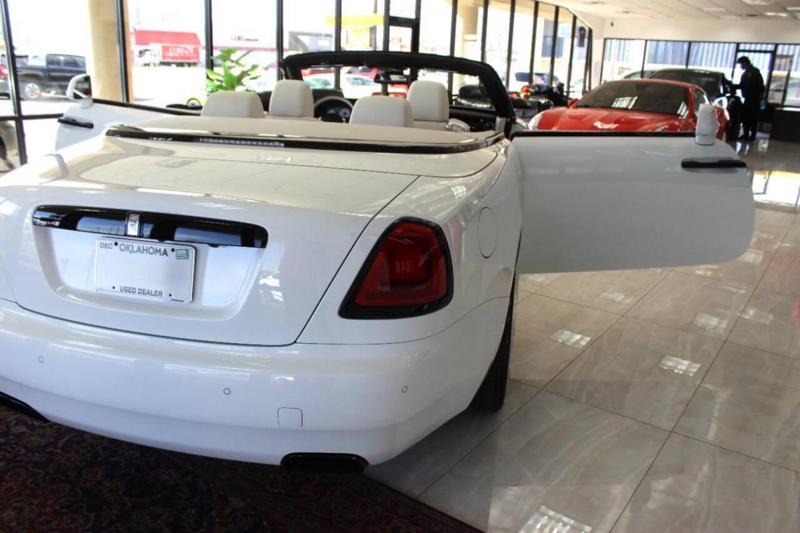 2021 White Rolls-Royce Dawn with an 6.6L V12 Twin Turbocharger 6.6L V12 engine, Automatic 8-Speed transmission, located at 4301 NW 39th , Oklahoma City, OK, 73112, (405) 949-5600, 35.512135, -97.598671 - NO DRIVERS LICENCE NO-FULL COVERAGE INSURANCE-NO CREDIT CHECK. COME ON OVER TO SUPERSPORTS AND TAKE A LOOK AND TEST DRIVE. PLEASE GIVE US A CALL AT (405) 949-5600. NO LICENSIA DE MANEJAR- NO SEGURO DE COBERTURA TOTAL- NO VERIFICACCION DE CREDITO. POR FAVOR VENGAN A SUPERSPORTS, ECHE UN - Photo#8