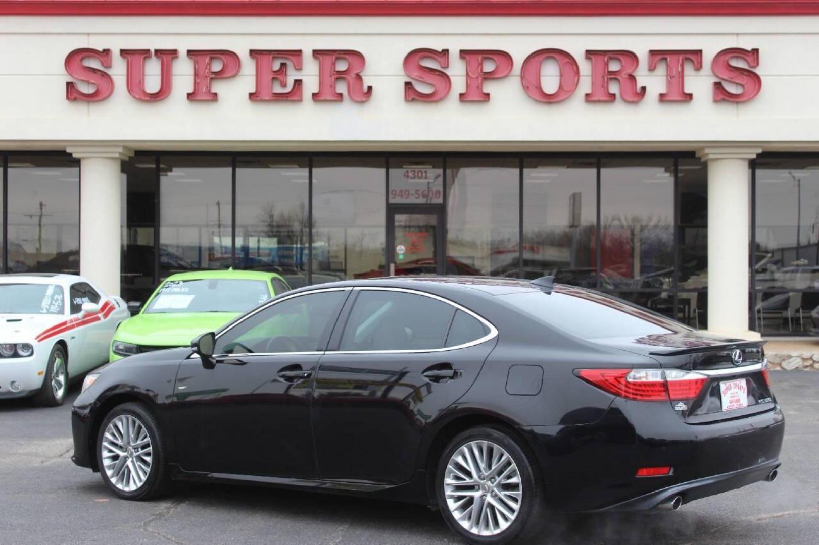 2015 Black Lexus ES 350 Sedan (JTHBK1GGXF2) with an 3.5L V6 DOHC 24V engine, 6-Speed Automatic transmission, located at 4301 NW 39th , Oklahoma City, OK, 73112, (405) 949-5600, 35.512135, -97.598671 - NO DRIVERS LICENCE NO-FULL COVERAGE INSURANCE-NO CREDIT CHECK. COME ON OVER TO SUPERSPORTS AND TAKE A LOOK AND TEST DRIVE. PLEASE GIVE US A CALL AT (405) 949-5600. NO LICENSIA DE MANEJAR- NO SEGURO DE COBERTURA TOTAL- NO VERIFICACCION DE CREDITO. POR FAVOR VENGAN A SUPERSPORTS, ECHE UN - Photo#4