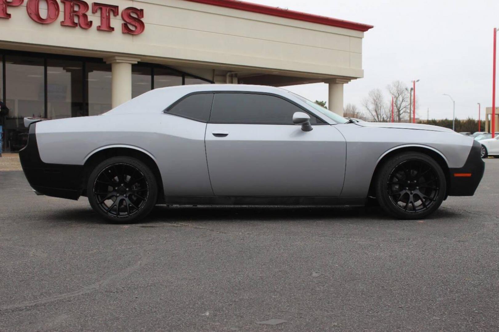 2014 Gray Dodge Challenger SXT (2C3CDYAG0EH) with an 3.6L V6 DOHC 24V engine, 5-Speed Automatic transmission, located at 4301 NW 39th , Oklahoma City, OK, 73112, (405) 949-5600, 35.512135, -97.598671 - NO DRIVERS LICENCE NO-FULL COVERAGE INSURANCE-NO CREDIT CHECK. COME ON OVER TO SUPERSPORTS AND TAKE A LOOK AND TEST DRIVE. PLEASE GIVE US A CALL AT (405) 949-5600. NO LICENSIA DE MANEJAR- NO SEGURO DE COBERTURA TOTAL- NO VERIFICACCION DE CREDITO. POR FAVOR VENGAN A SUPERSPORTS, ECHE UN - Photo#2